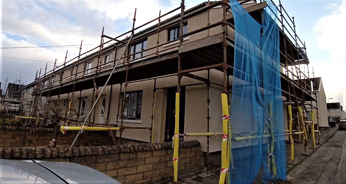 facade preparation with roughcast render Edinburgh