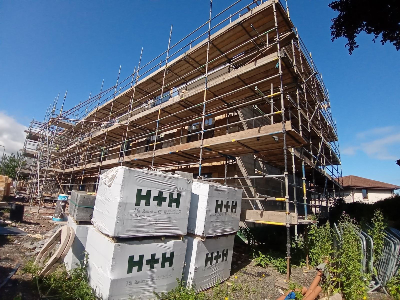 high scaffolding prepared by roughcaster Edinburgh