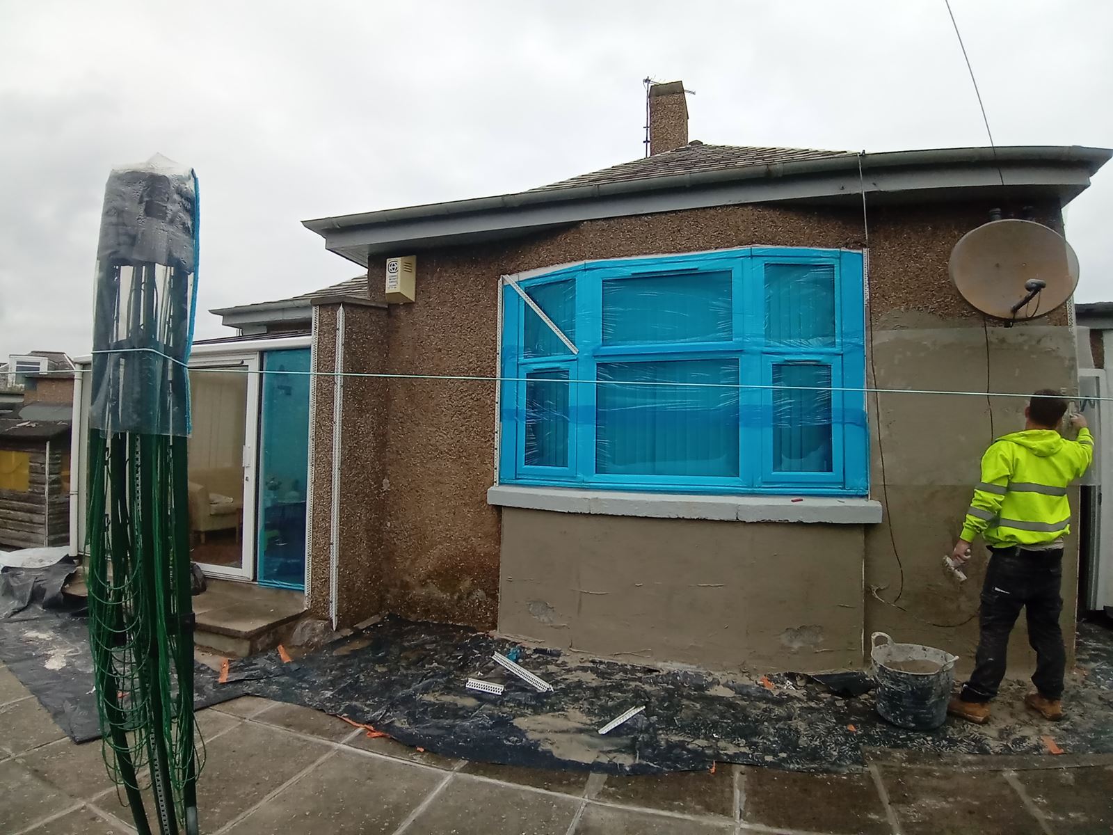 roughcast render Edinburgh on the corner of the house near the foundation