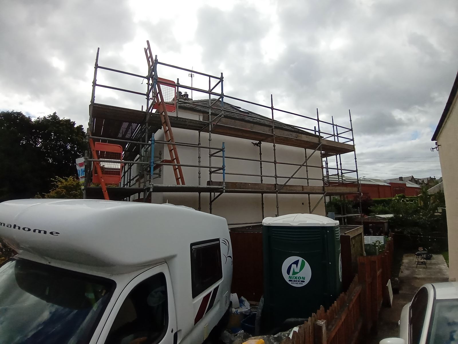 roughcast render Edinburgh applied to the side of the house with scaffolding