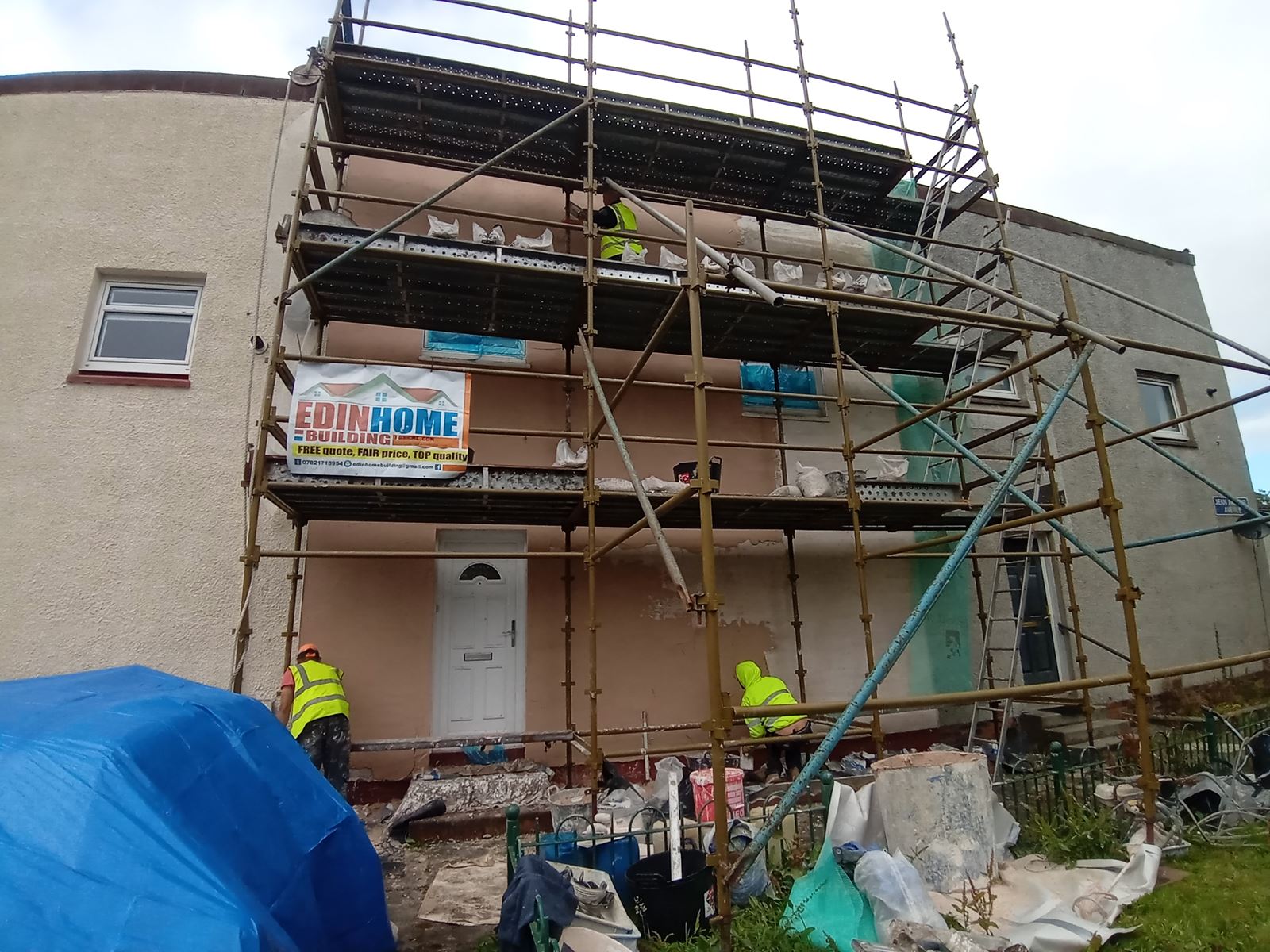 roughcast render Edinburgh applied on a house exterior wall