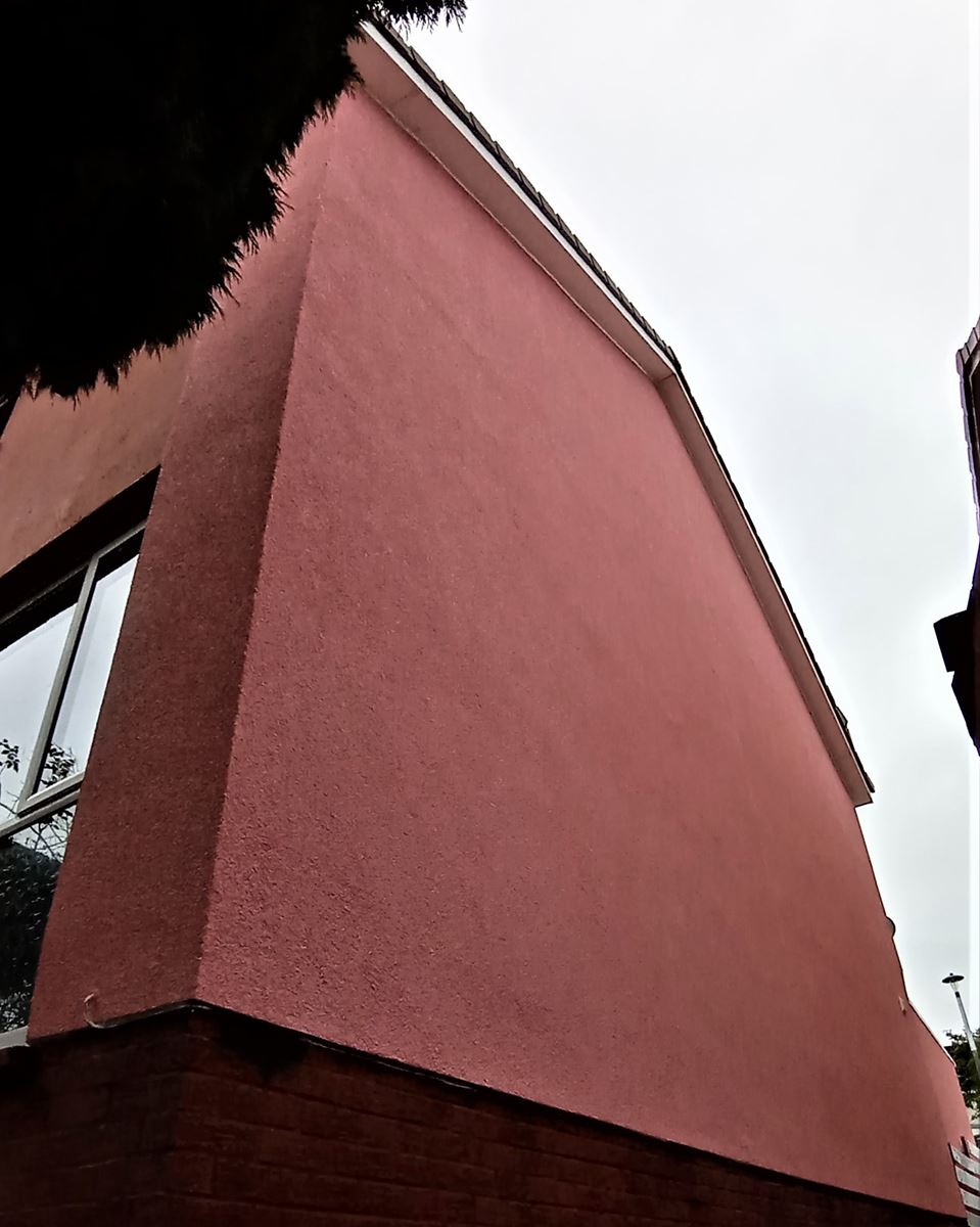 rendering Edinburgh on a residential exterior wall with a clean finish