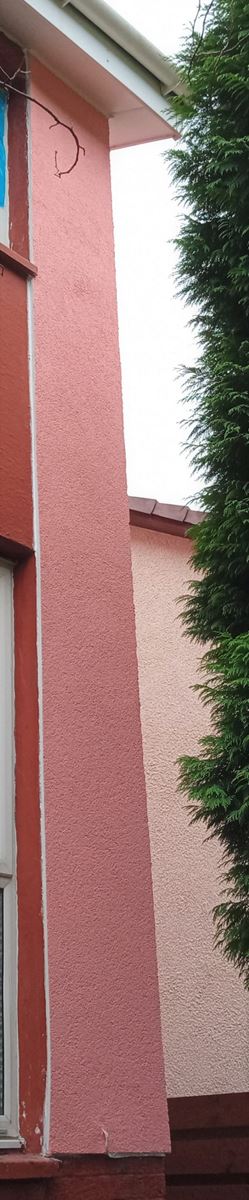roughcast render Edinburgh applied to the corner of a house wall