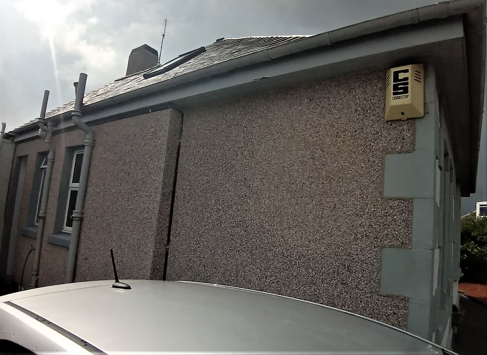roughcast render Edinburgh on a corner of the building near the roofline