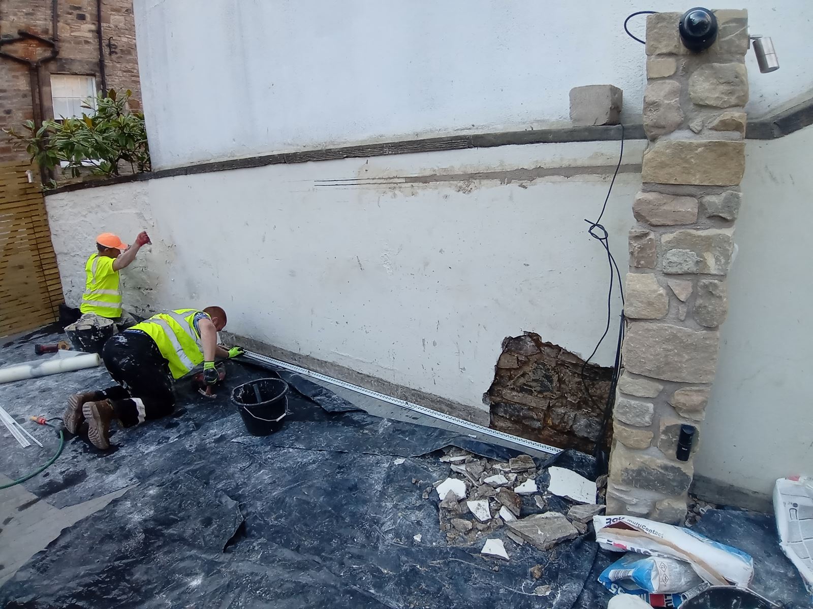 roughcast render Edinburgh on the side of the house near the foundation