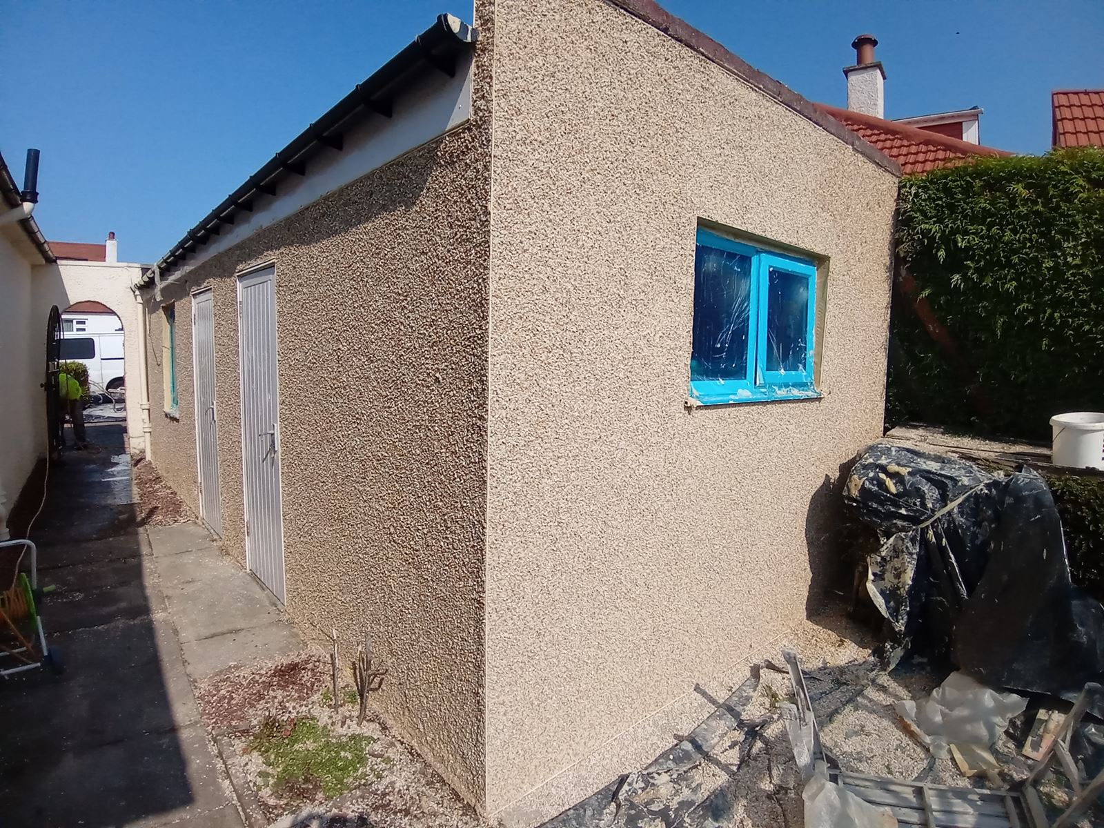 roughcast render Edinburgh on a corner of a house near the window