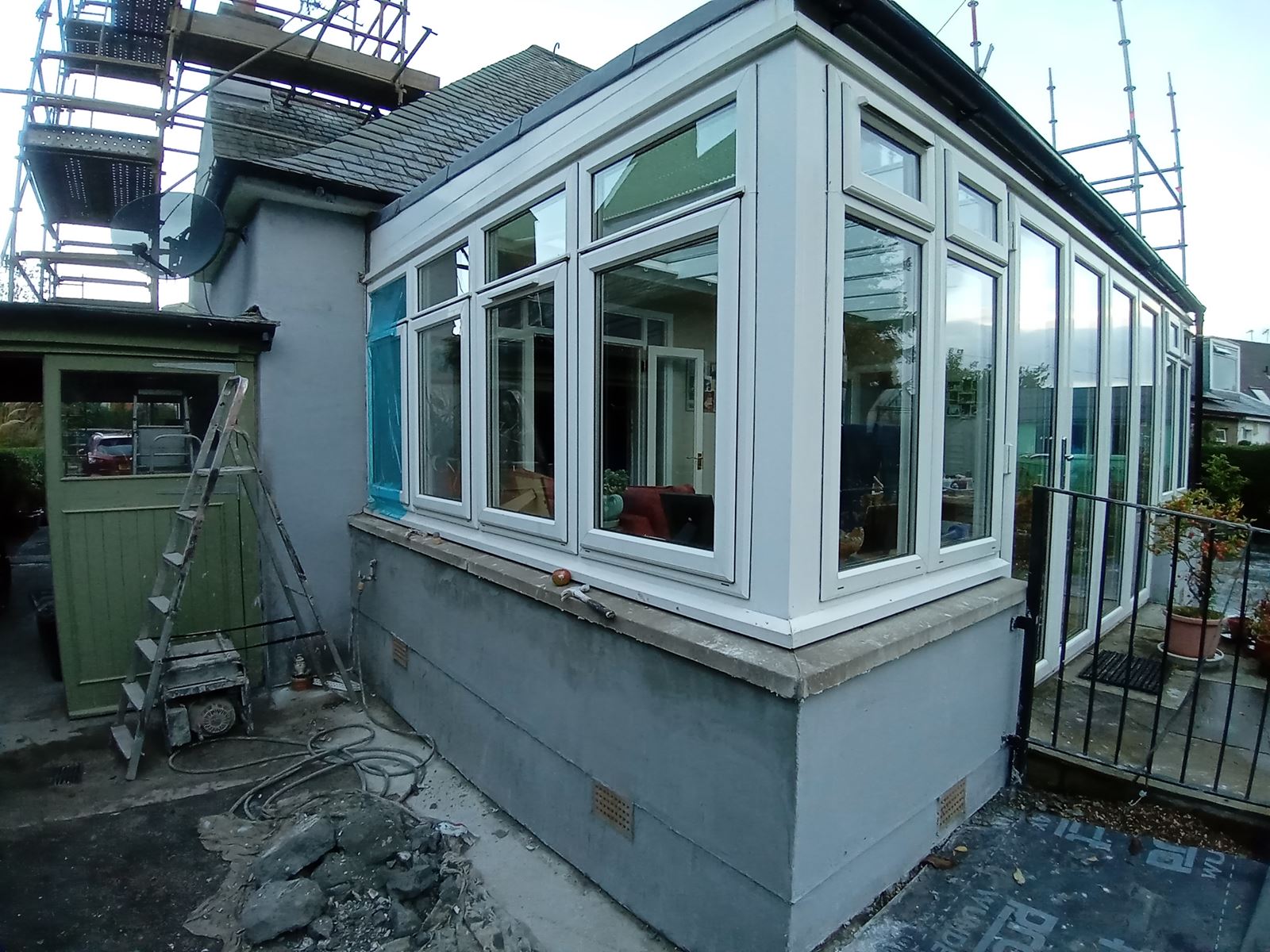 roughcast render Edinburgh near windows and a newly finished exterior