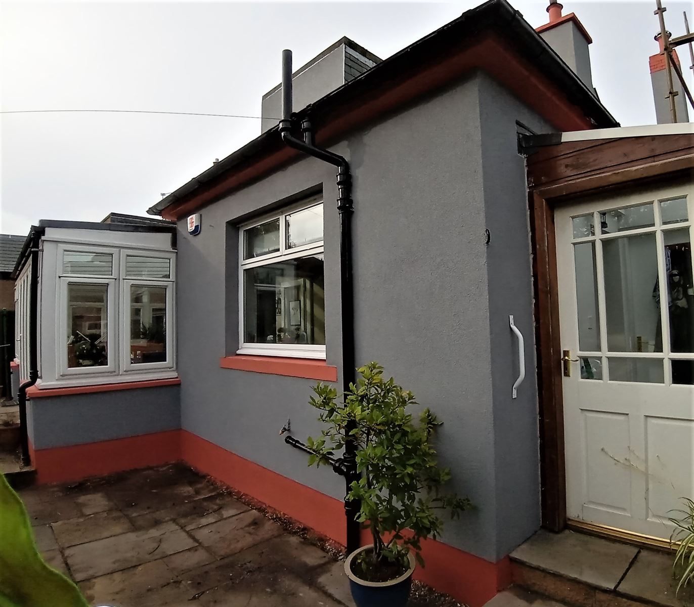 roughcast render Edinburgh applied to the corner of a house