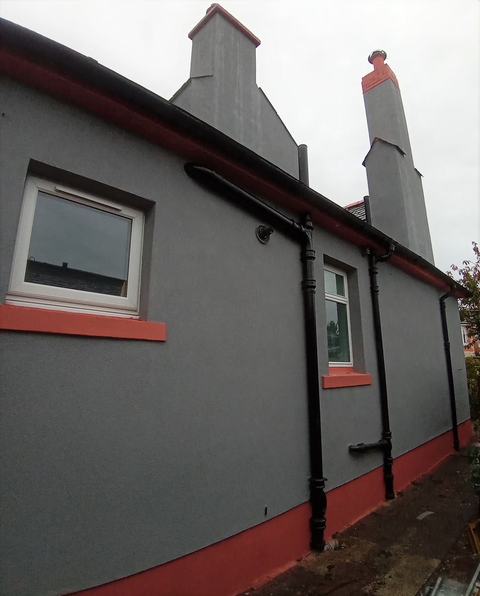 roughcaster Edinburgh working on the exterior of a house