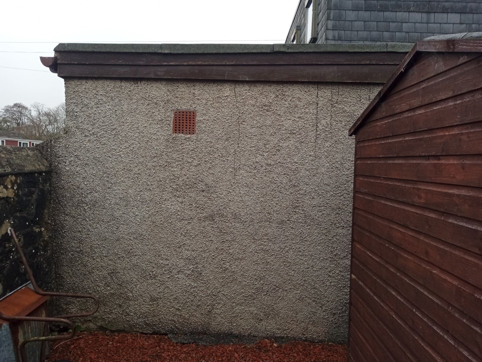 plain wall finished with roughcast repair
