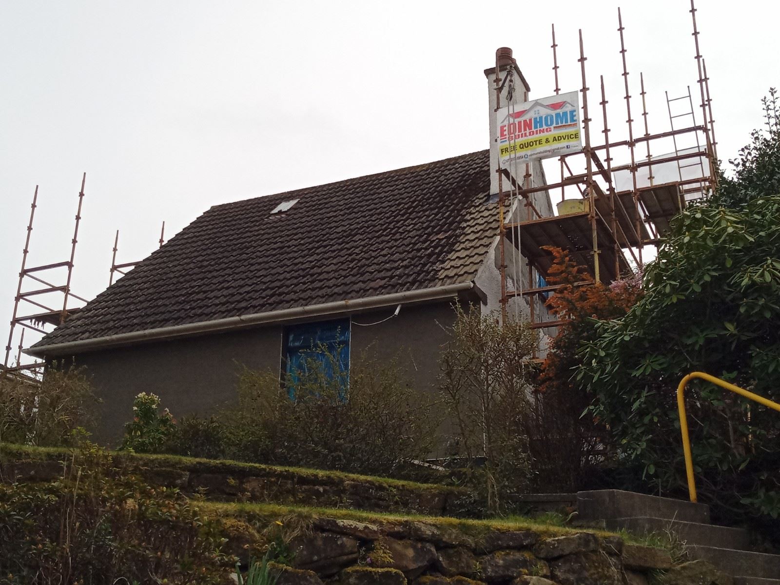 side wall with scaffold roughcasting edinburgh