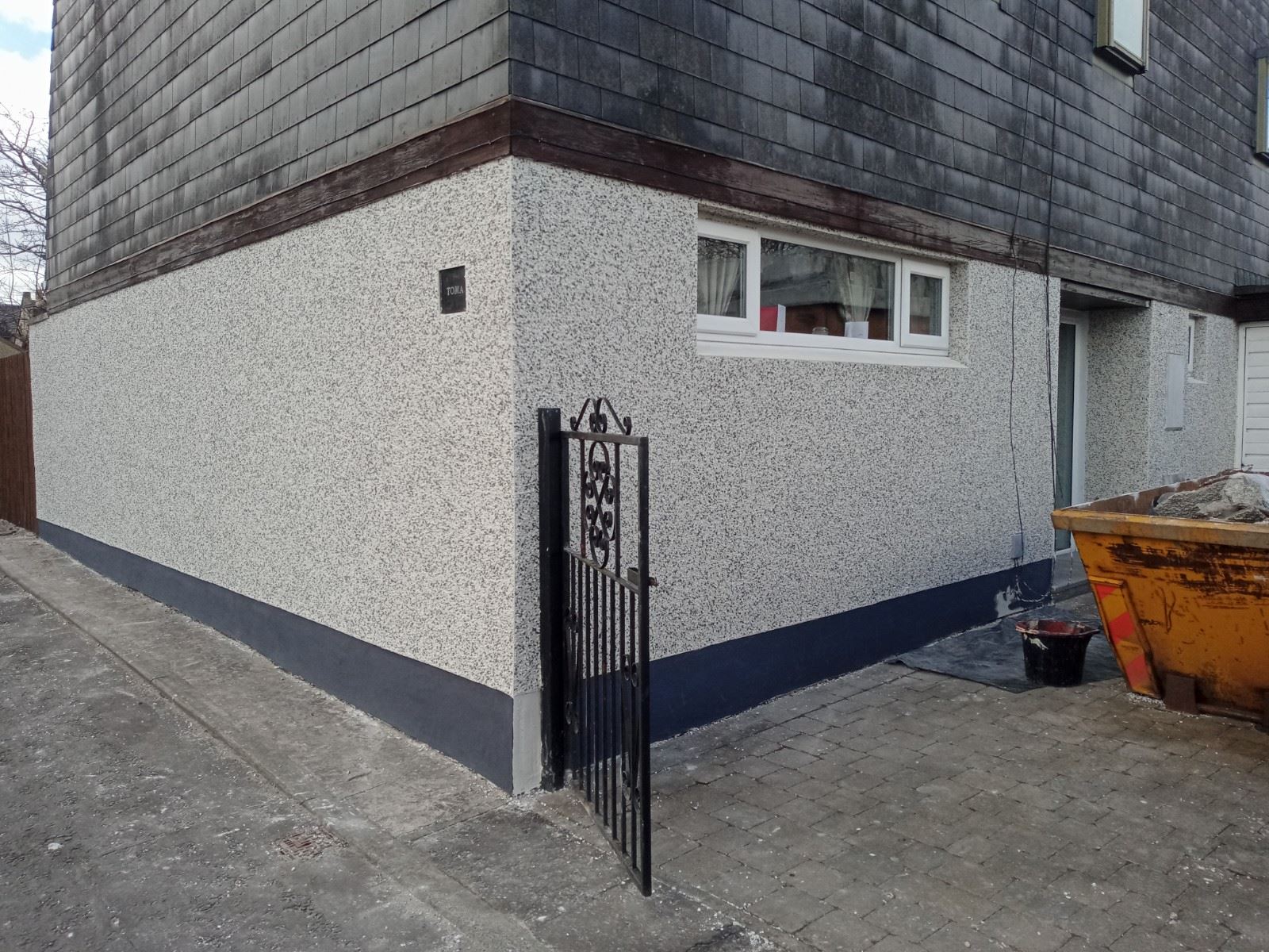 gated entry after house rendering edinburgh