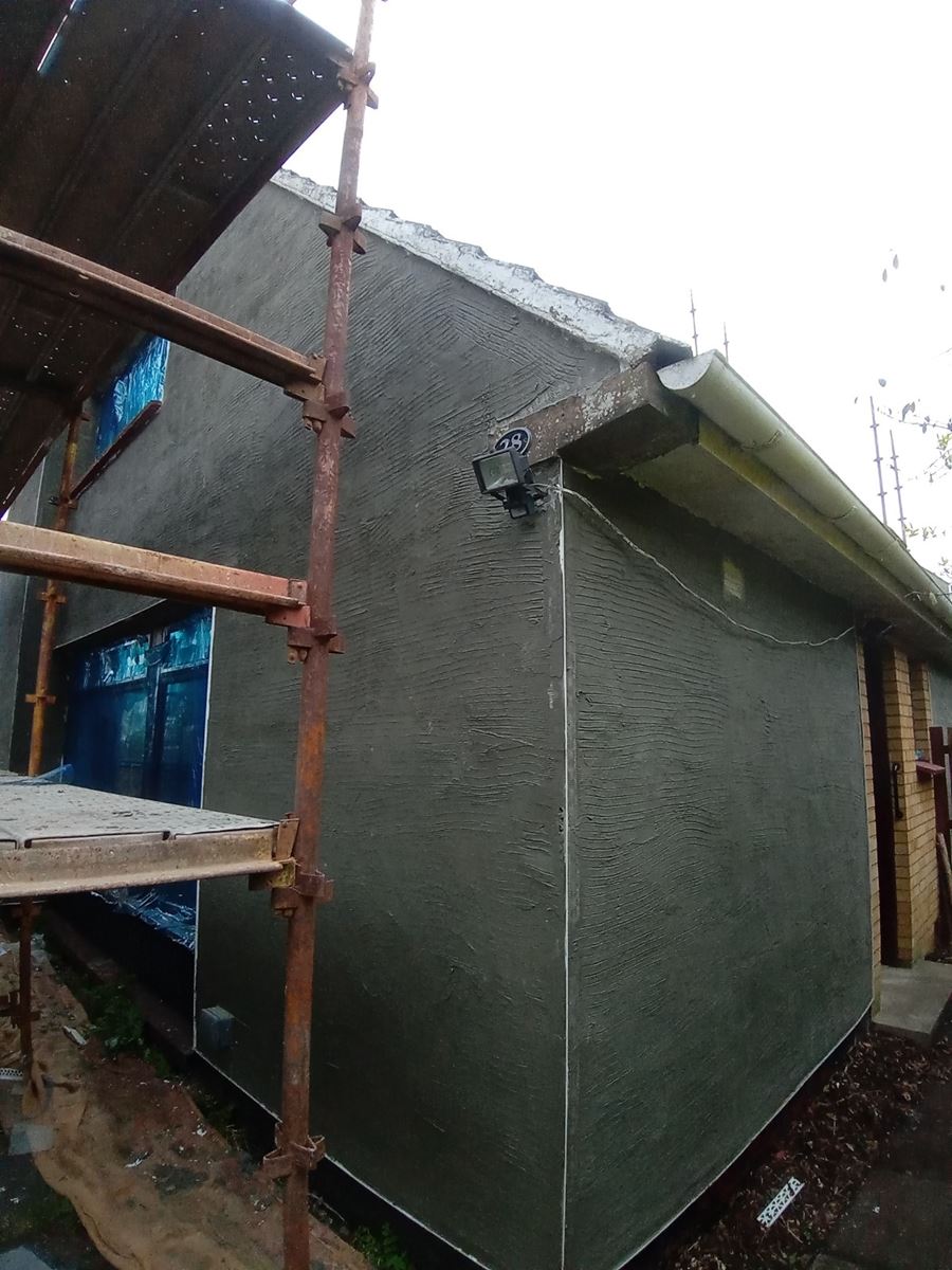 corner wall detail with roughcast render edinburgh
