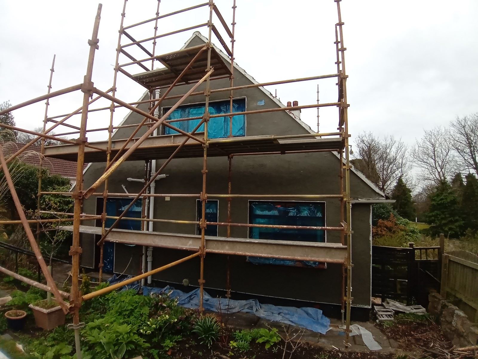 front gable on scaffold roughcasting edinburgh