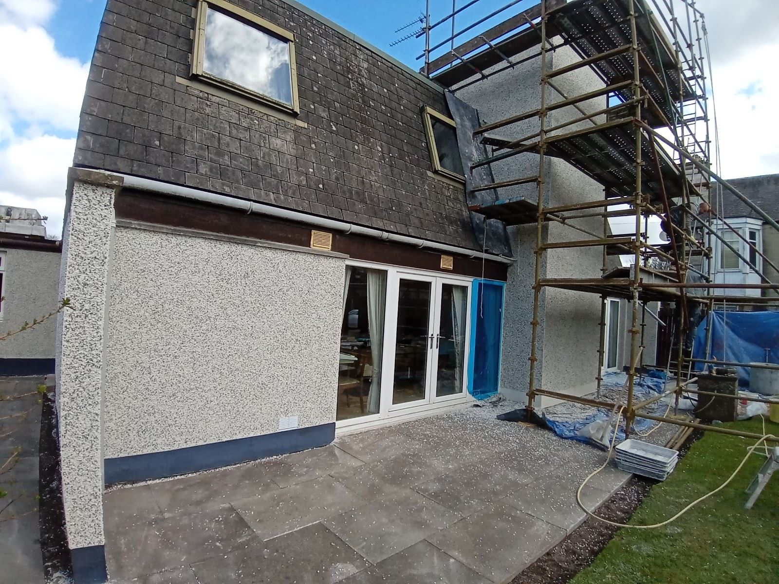 scaffolded elevation for external wall insulation edinburgh