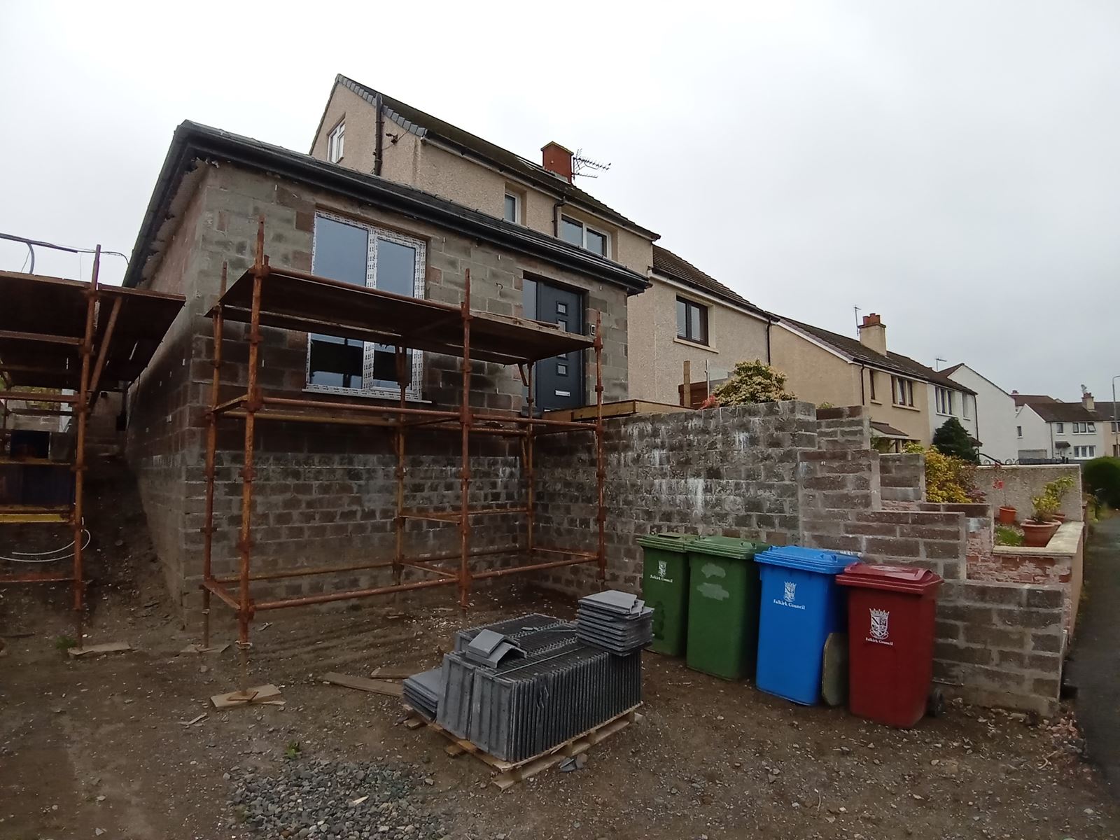roughcast repair on unfinished blockwork extension wall