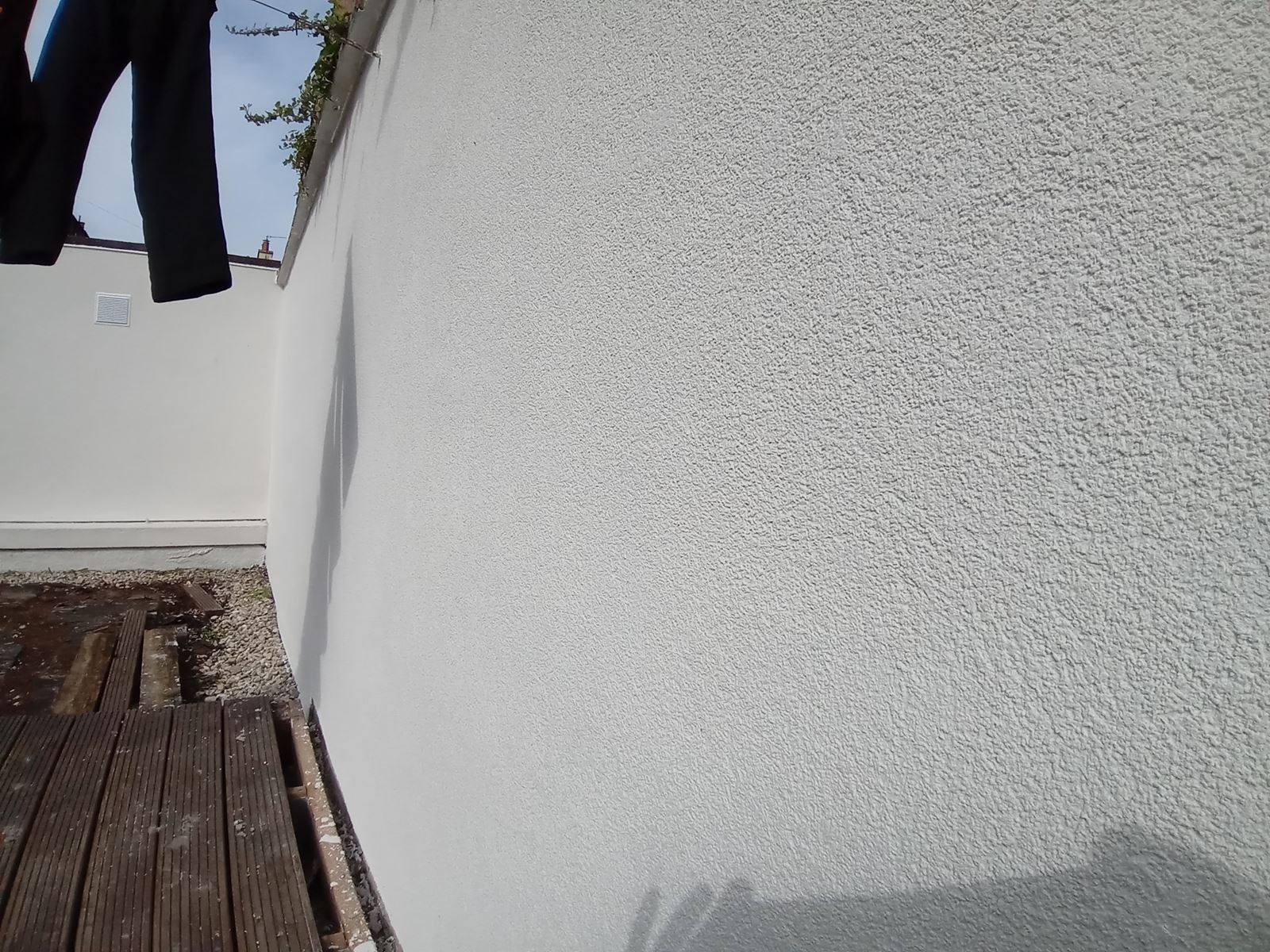 Insulation Edinburgh covered by smooth white render on wall façade