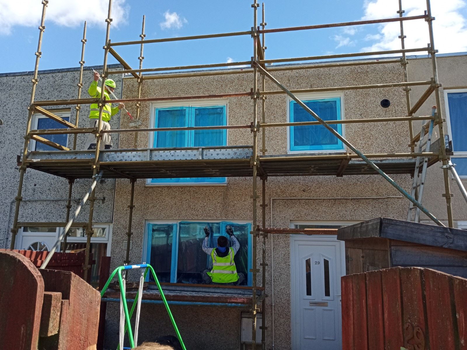 house rendering Edinburgh workers active on scaffolded wall