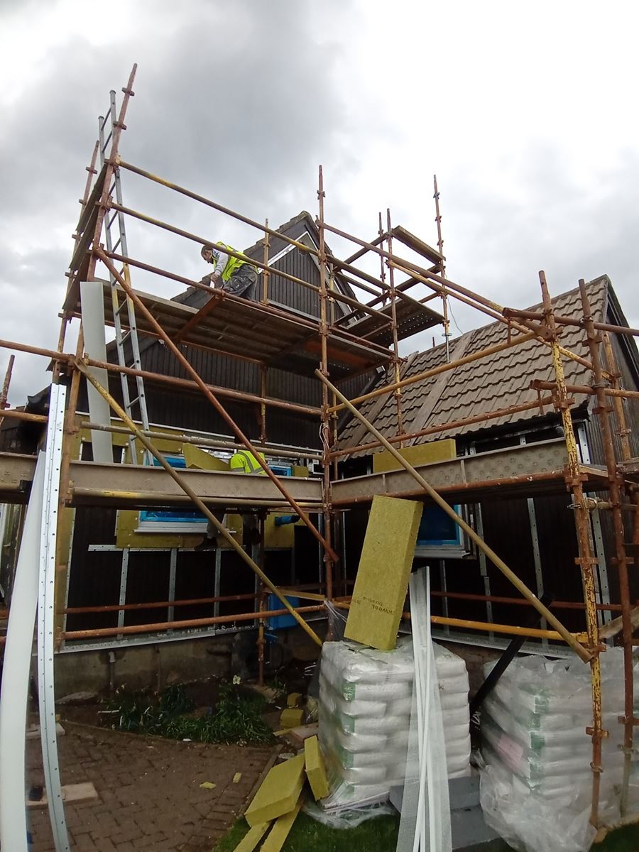 roughcaster Edinburgh working near roofline under scaffold