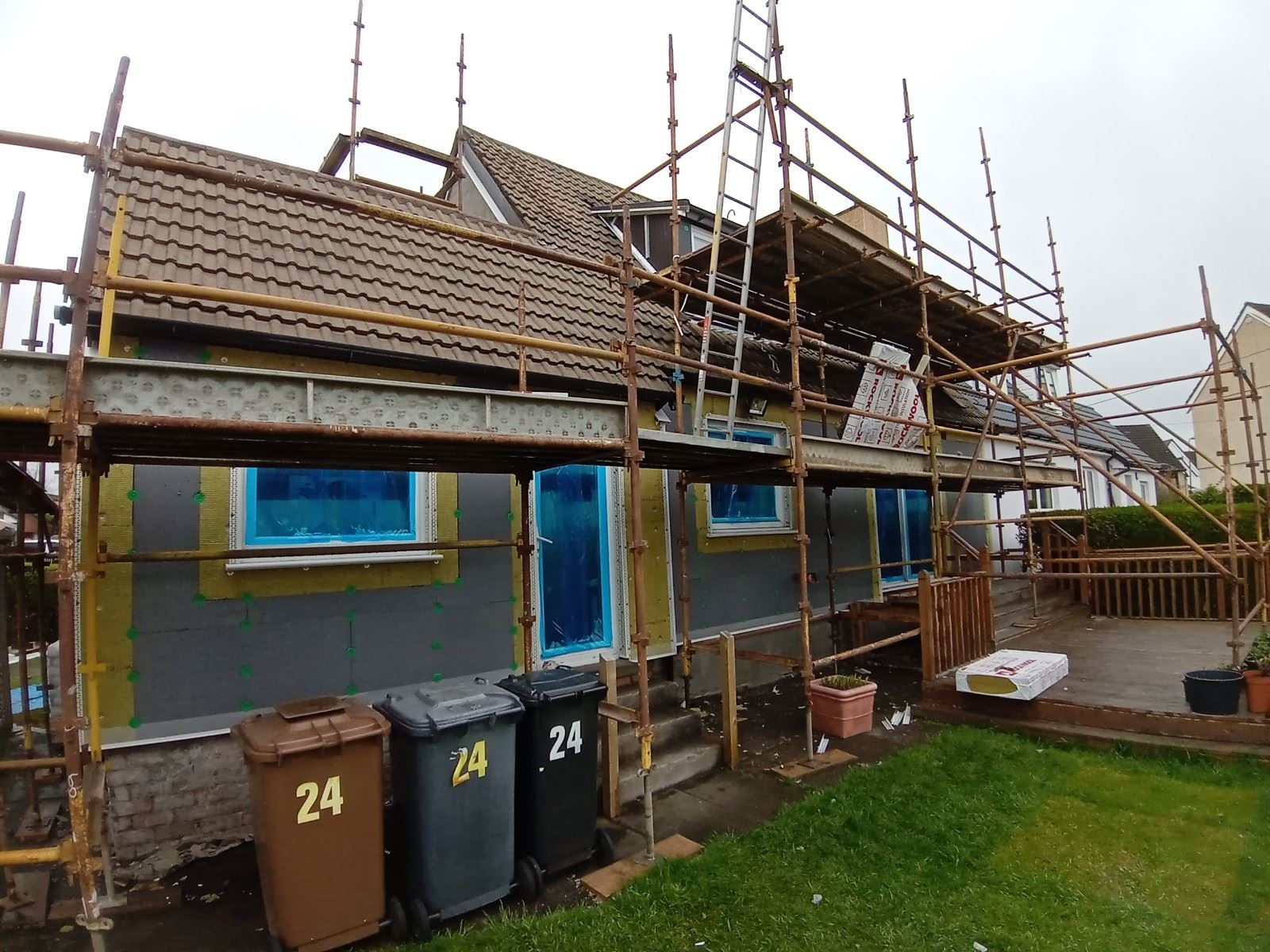 Insulation Edinburgh installation beneath render on side elevation