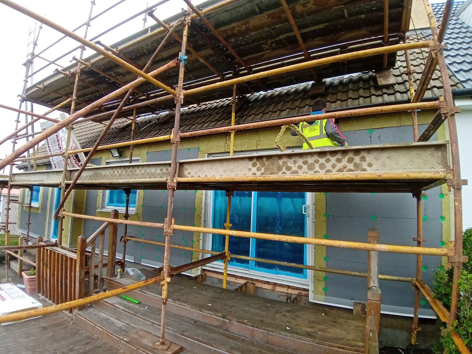 house rendering Edinburgh in progress with scaffolding setup