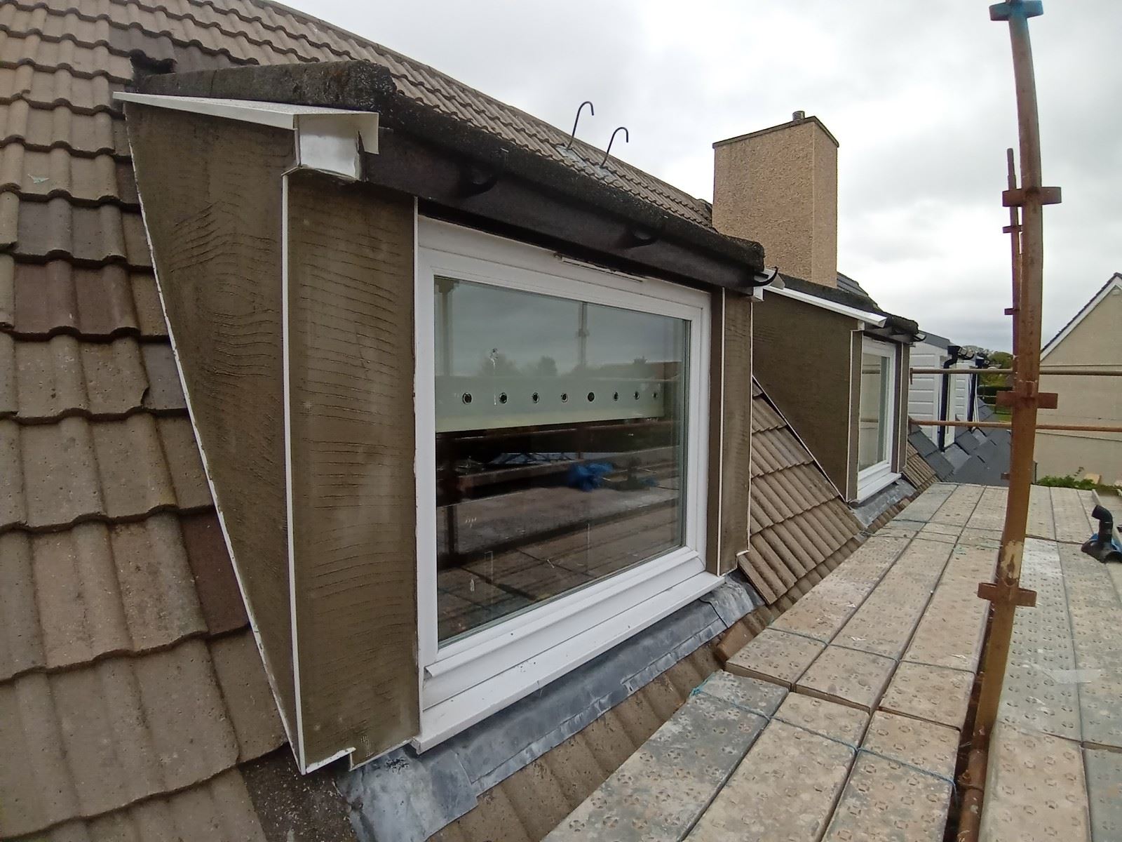 Insulation Edinburgh installed on rooftop wall with new render