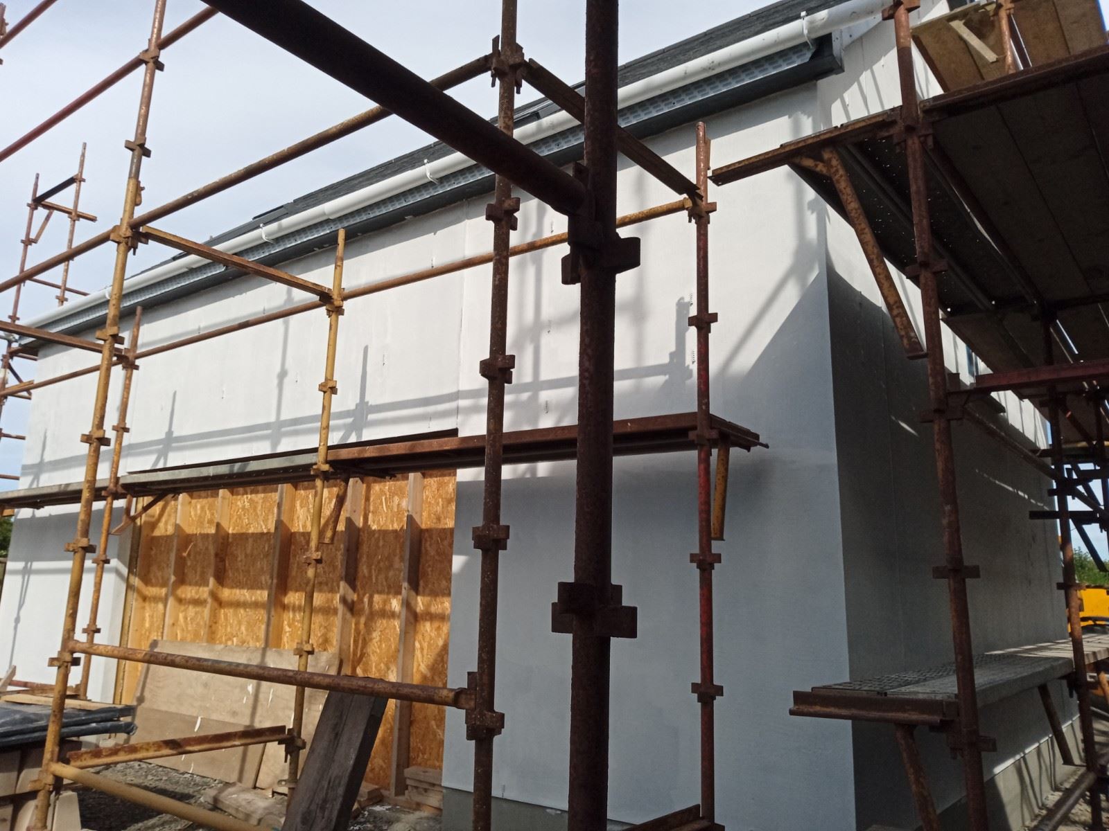 roughcast render Edinburgh on side wall with timber boarding