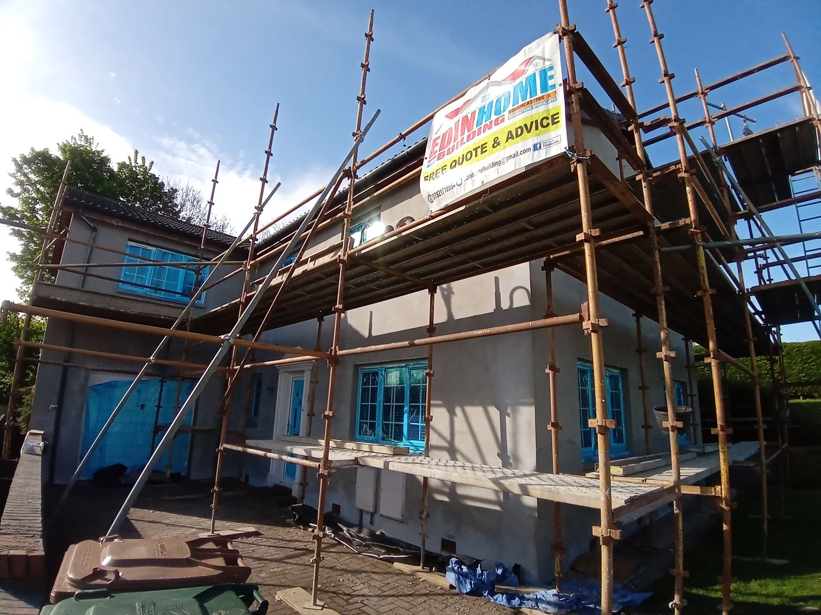 Insulation Edinburgh on scaffolded elevation during renovation works