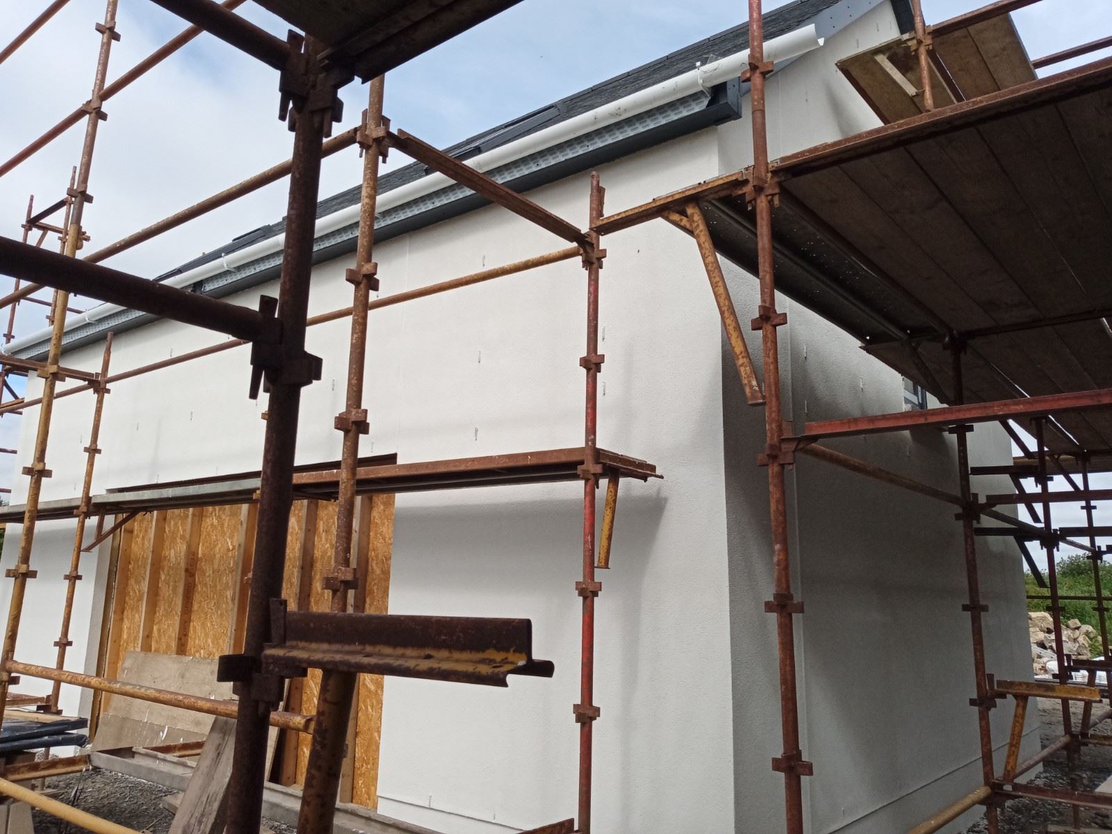 solid wall insulation Edinburgh on tall elevation with scaffolding