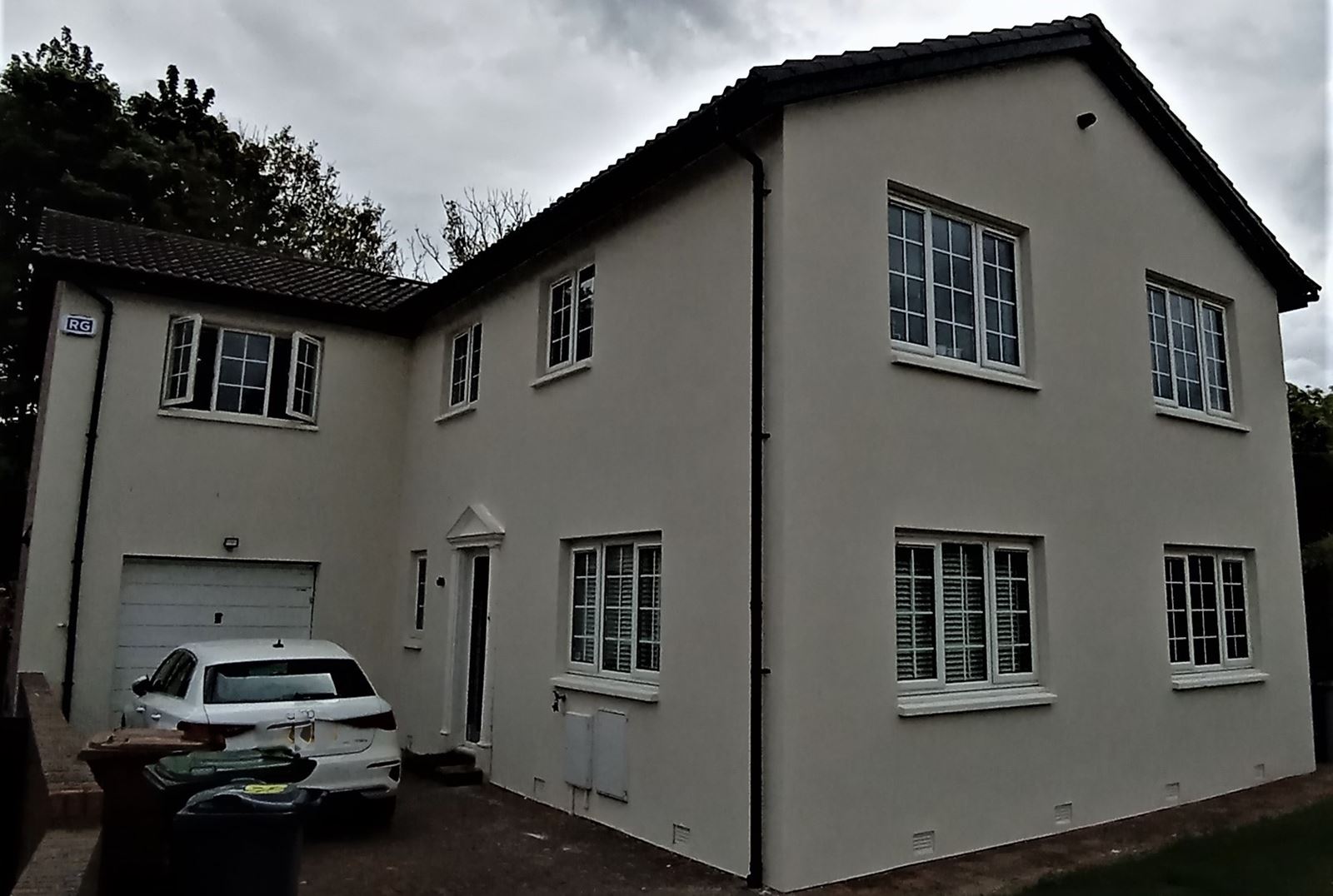 roughcaster Edinburgh completing render on side elevation of large home