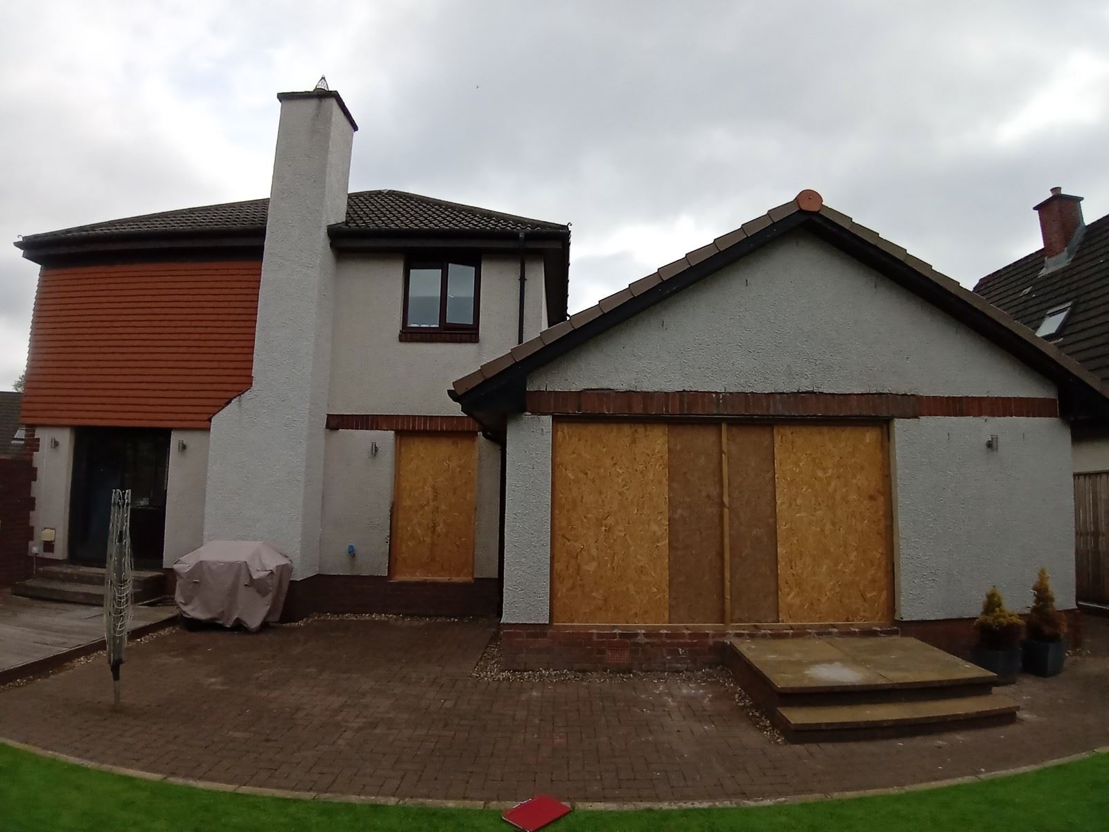 roughcaster Edinburgh repairing side elevation with chimney stack