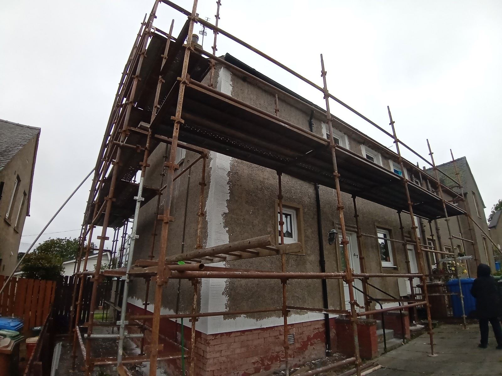 house rendering Edinburgh on side wall with full scaffold