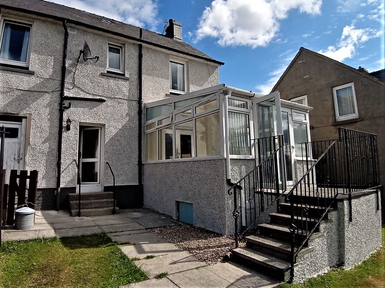 solid wall insulation Edinburgh on rear of home with conservatory
