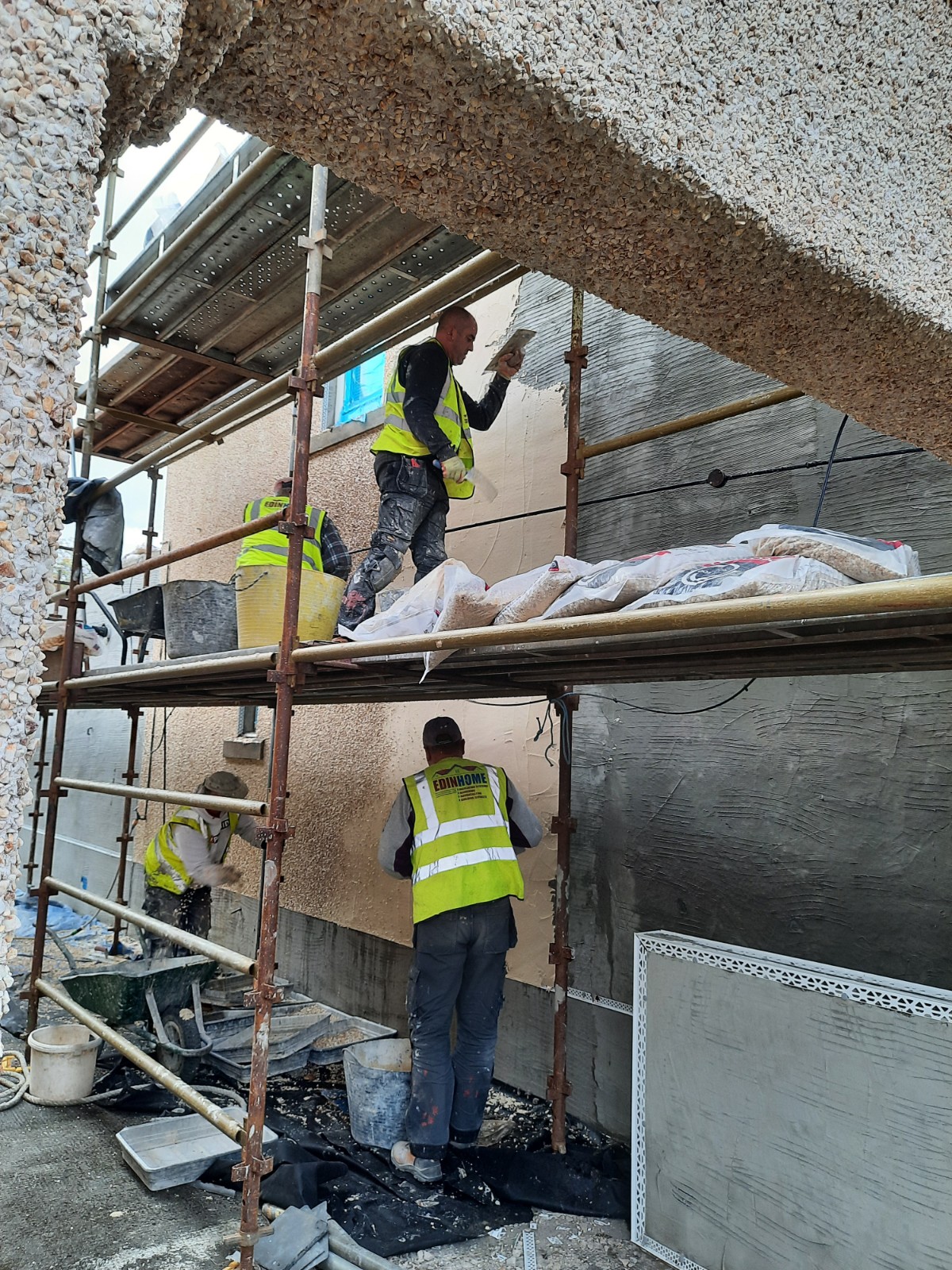 roughcaster Edinburgh working on wall from scaffolding platform