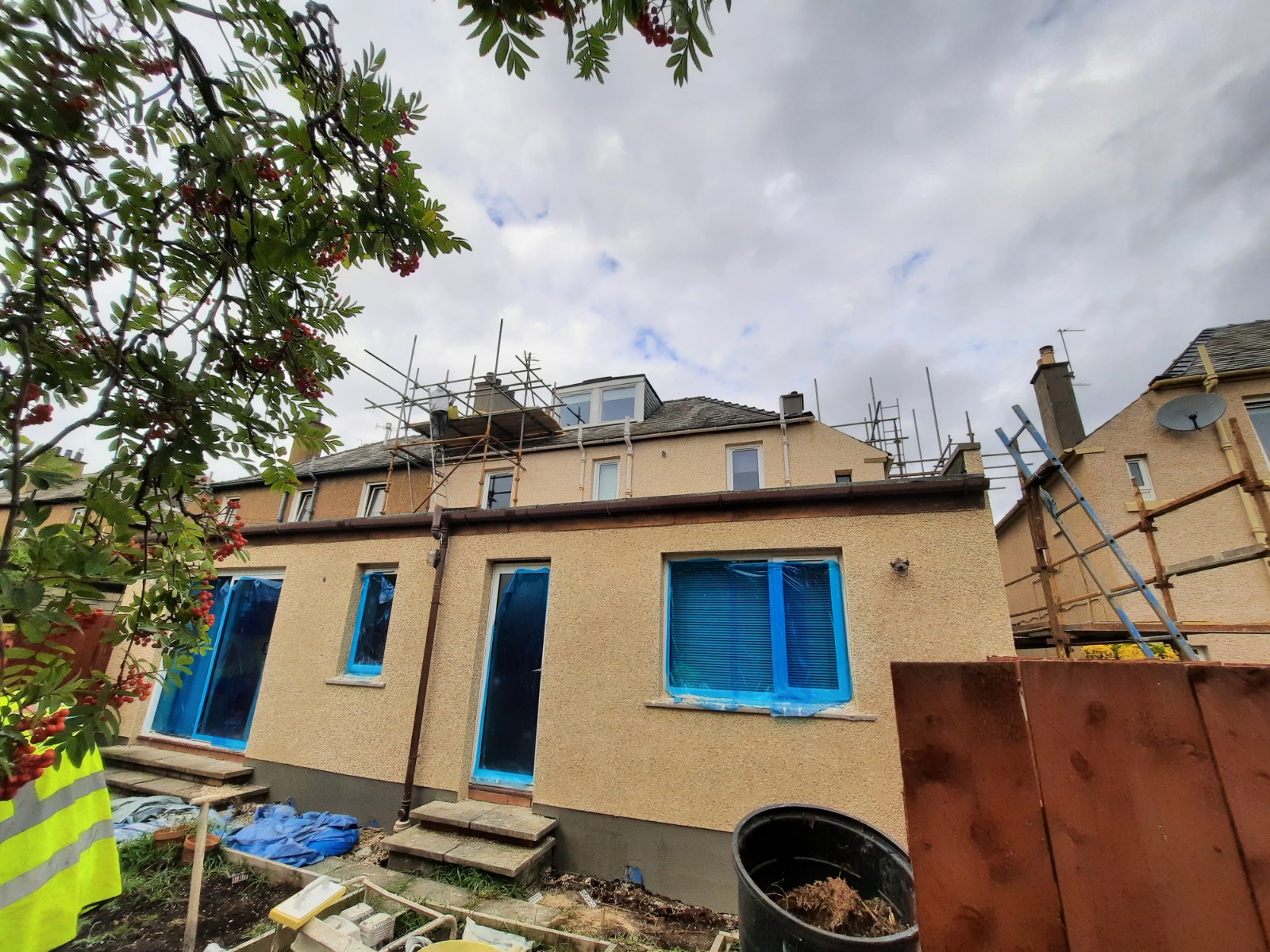 roughcast render Edinburgh on rear wall with blue-protected windows