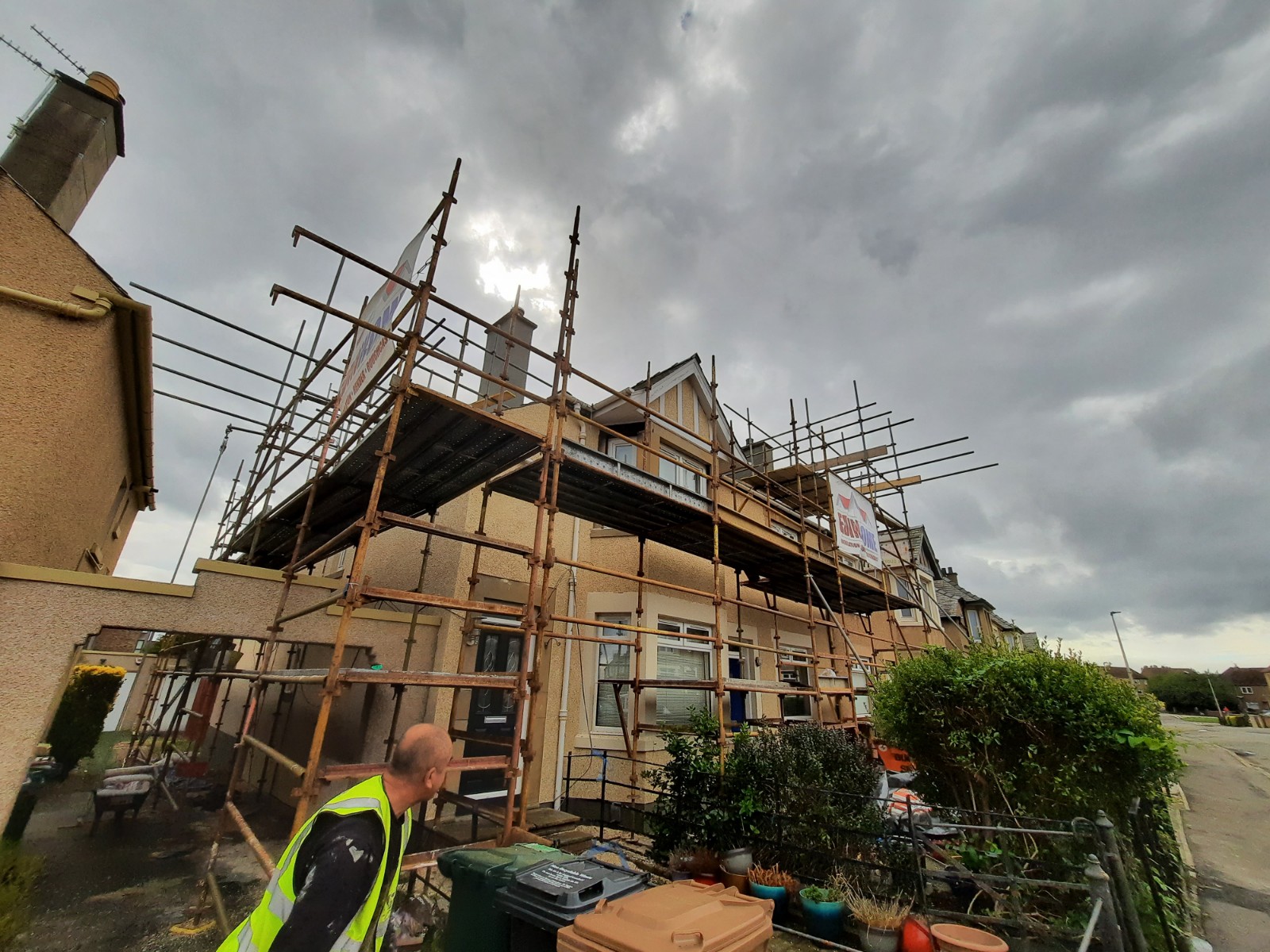 external wall insulation Edinburgh on scaffolded property under renovation
