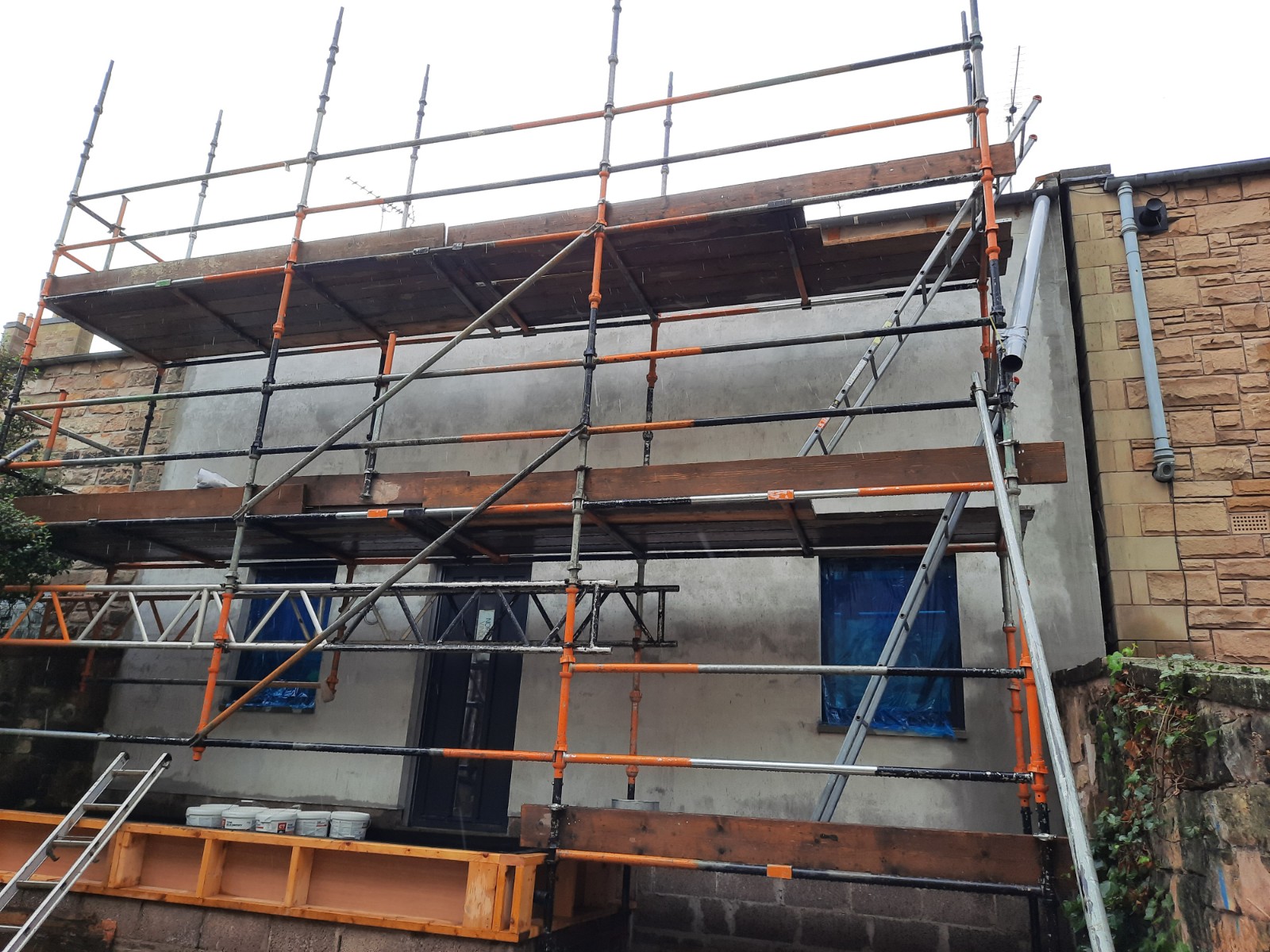 roughcast repair on façade using external insulation system