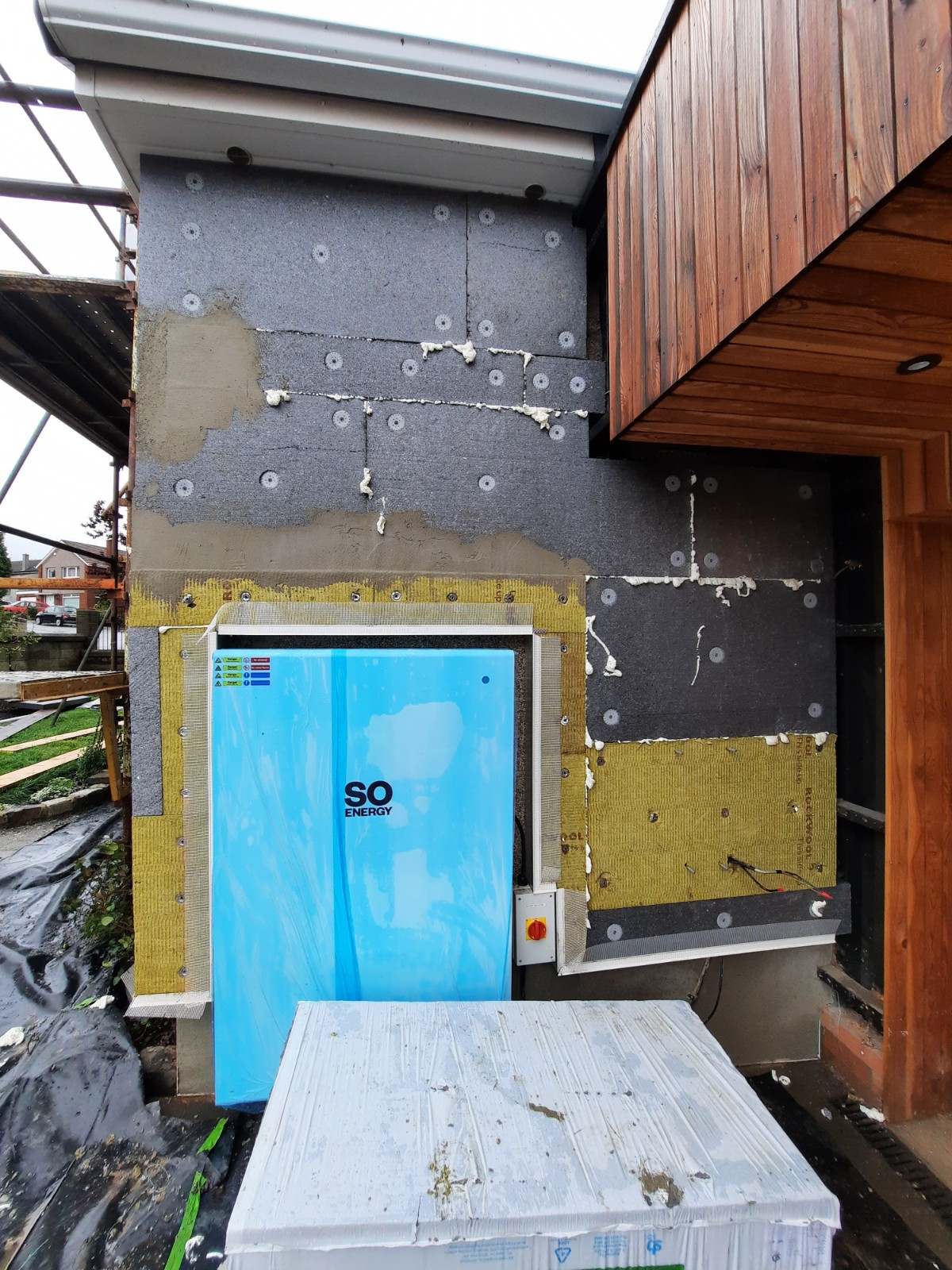 roughcast render Edinburgh on entrance wall with blue door protection
