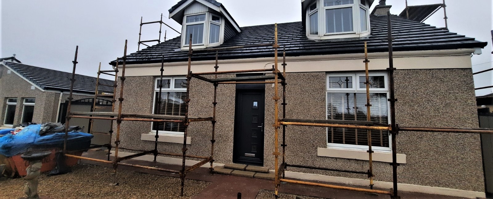 main entrance during roughcast render repair