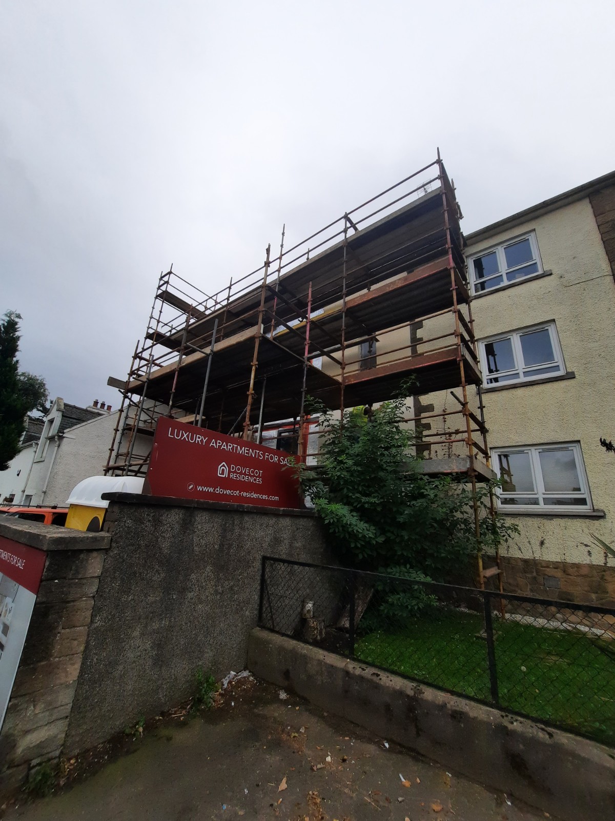 Insulation Edinburgh beneath fresh render layer under scaffold