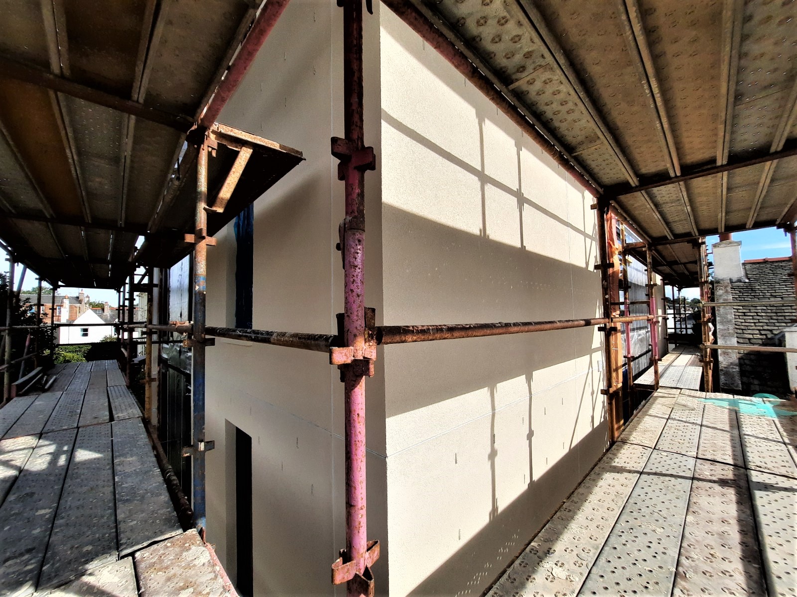 house rendering Edinburgh on property façade with full scaffolding