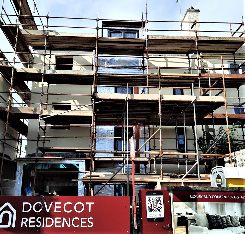 roughcast render Edinburgh applied on tall block front wall