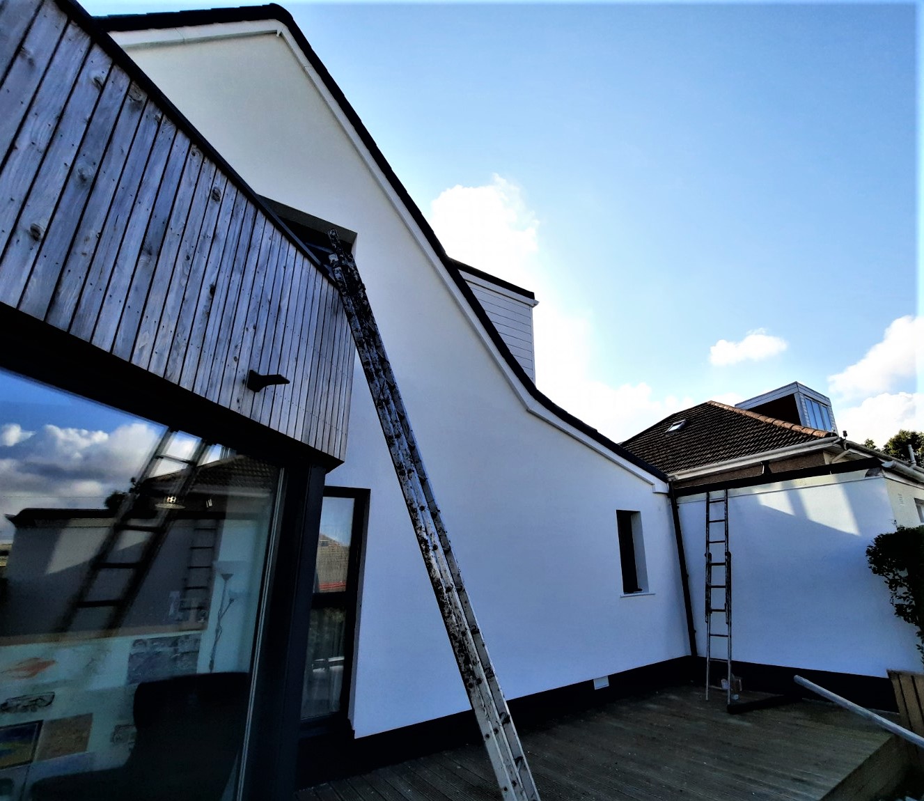 Rendering Edinburgh on angled façade with dark window frames