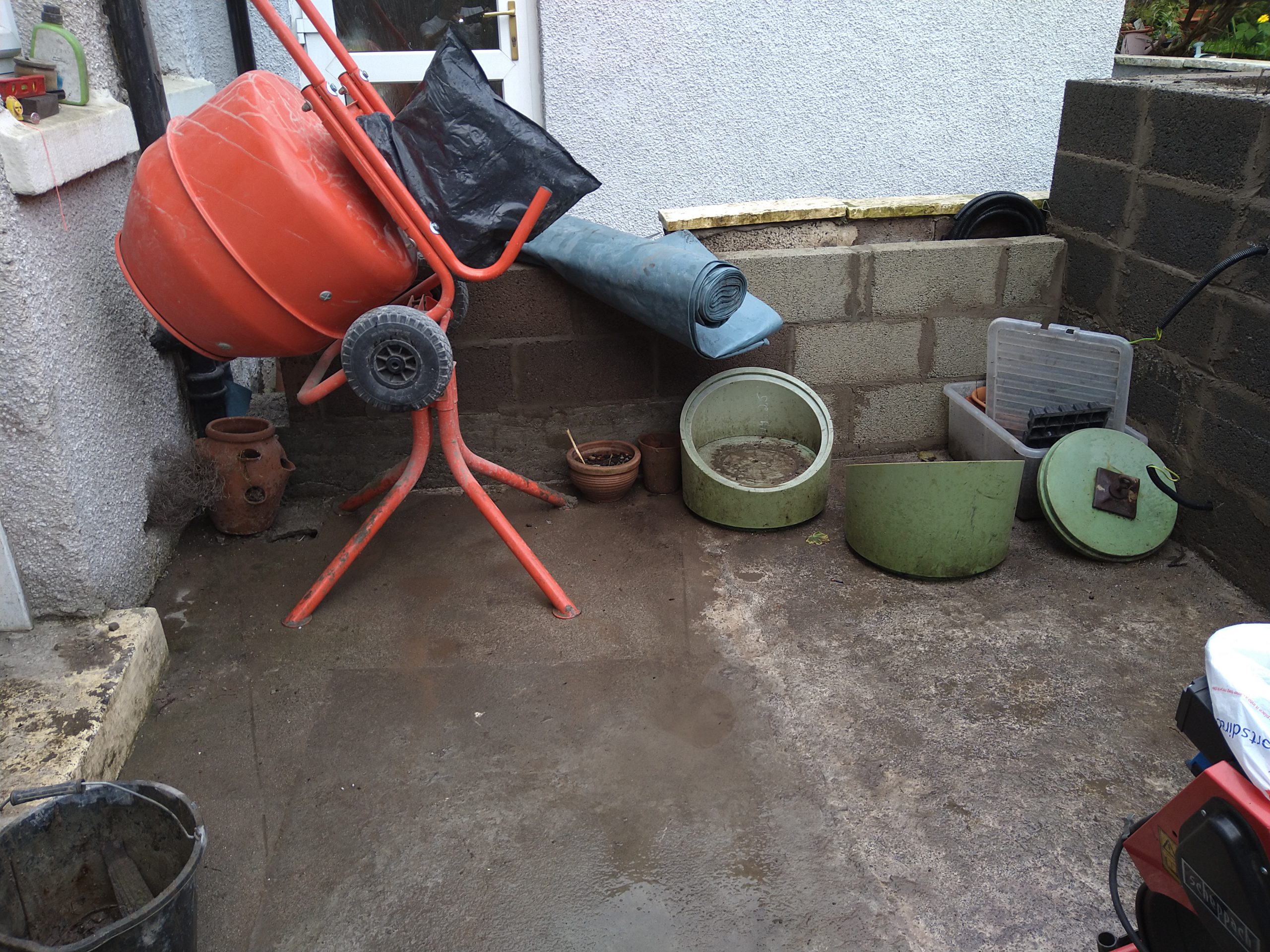 mixer and tools ready for roughcaster Edinburgh work