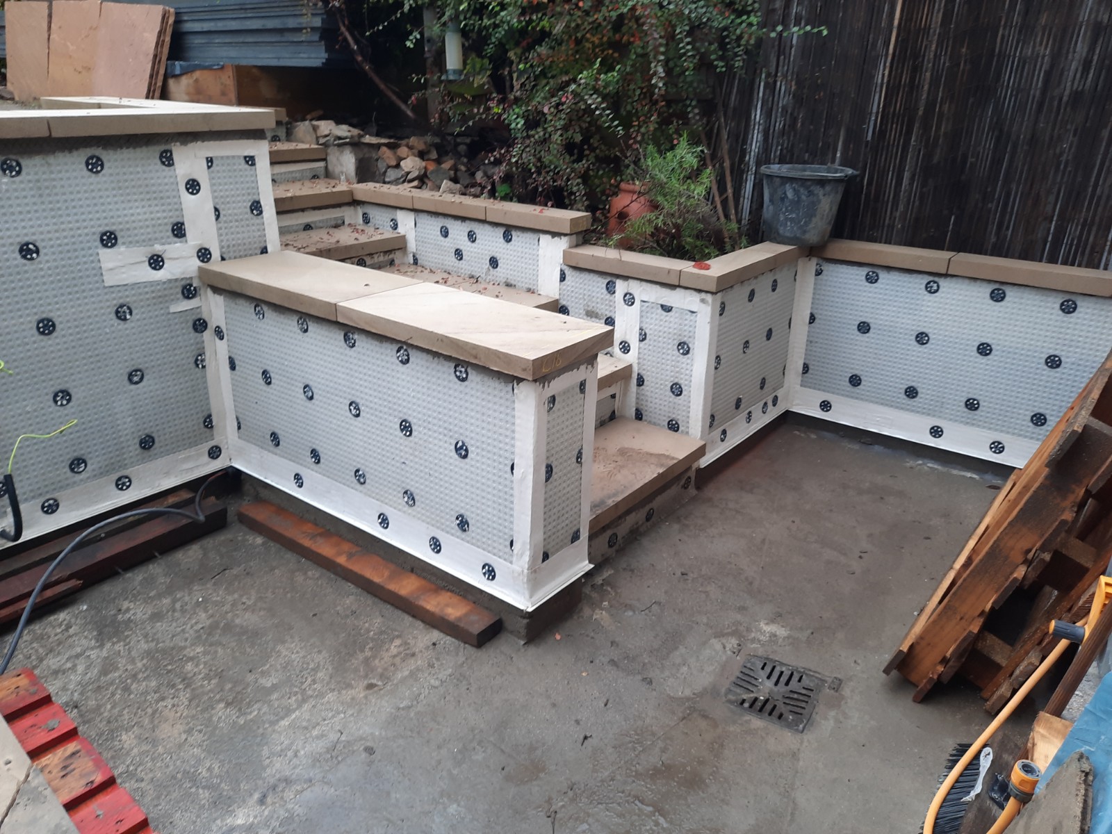 retaining walls fully covered for roughcasting Edinburgh