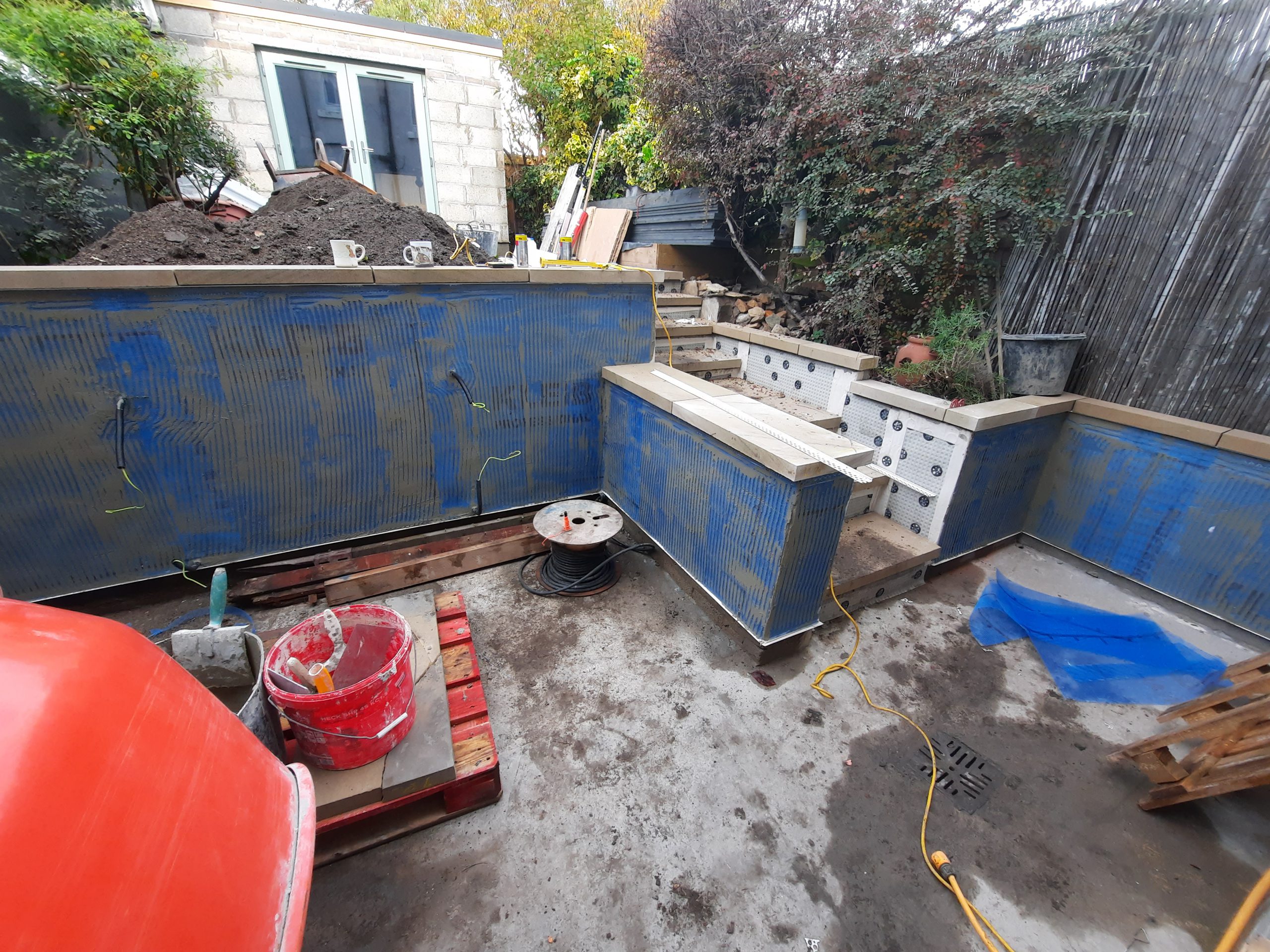 retaining wall angle mid roughcast render Edinburgh