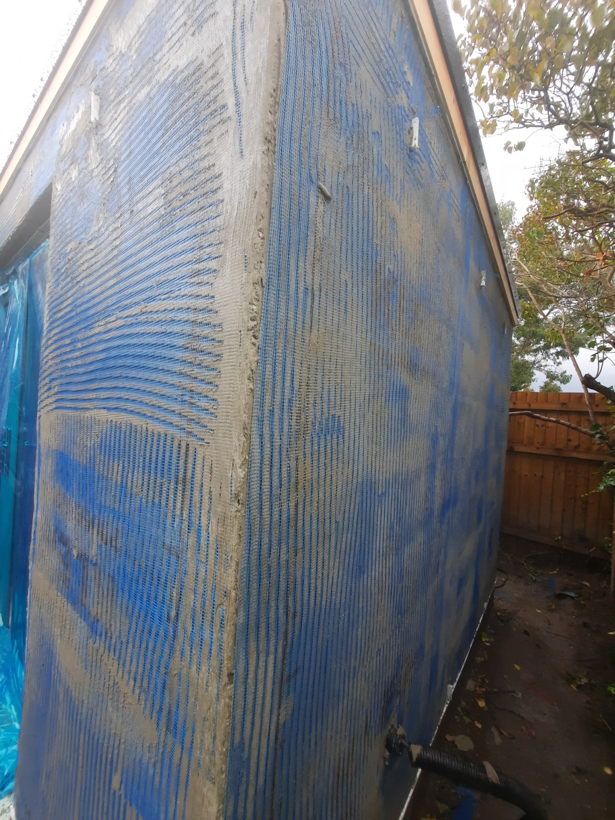 close-up mesh preparation for solid wall insulation Edinburgh