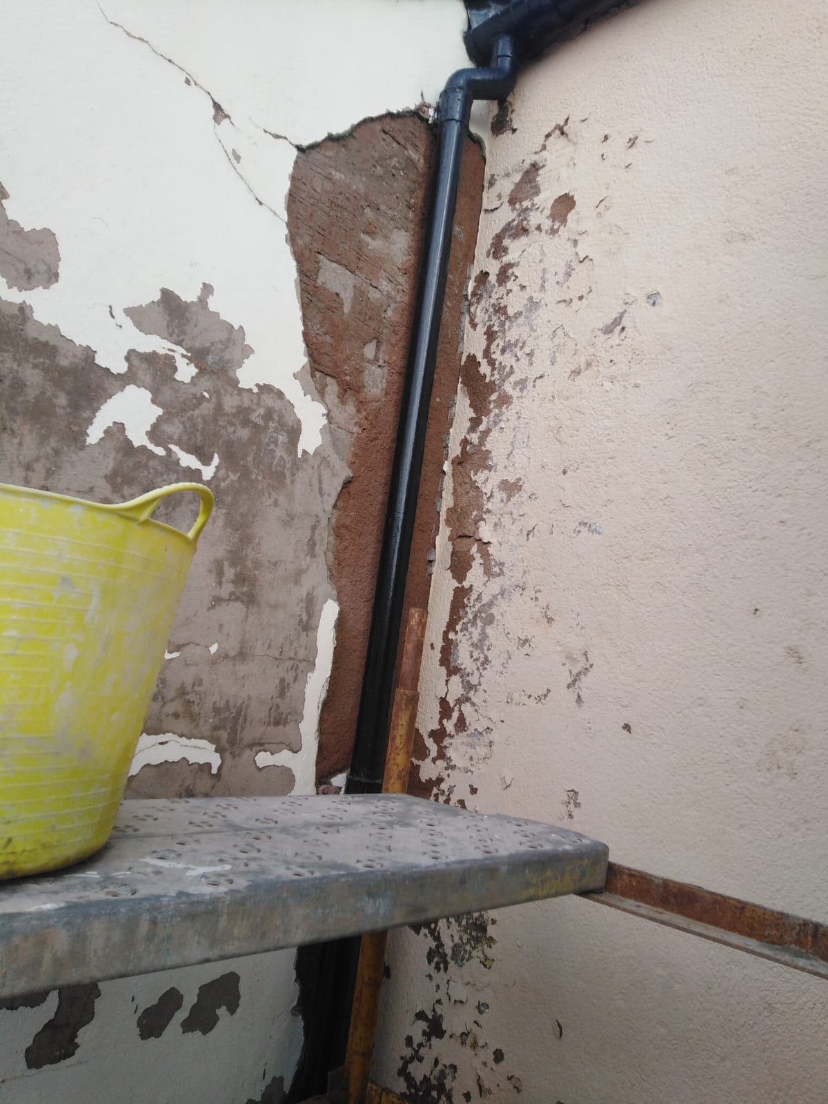 close-up damaged facade before house rendering Edinburgh