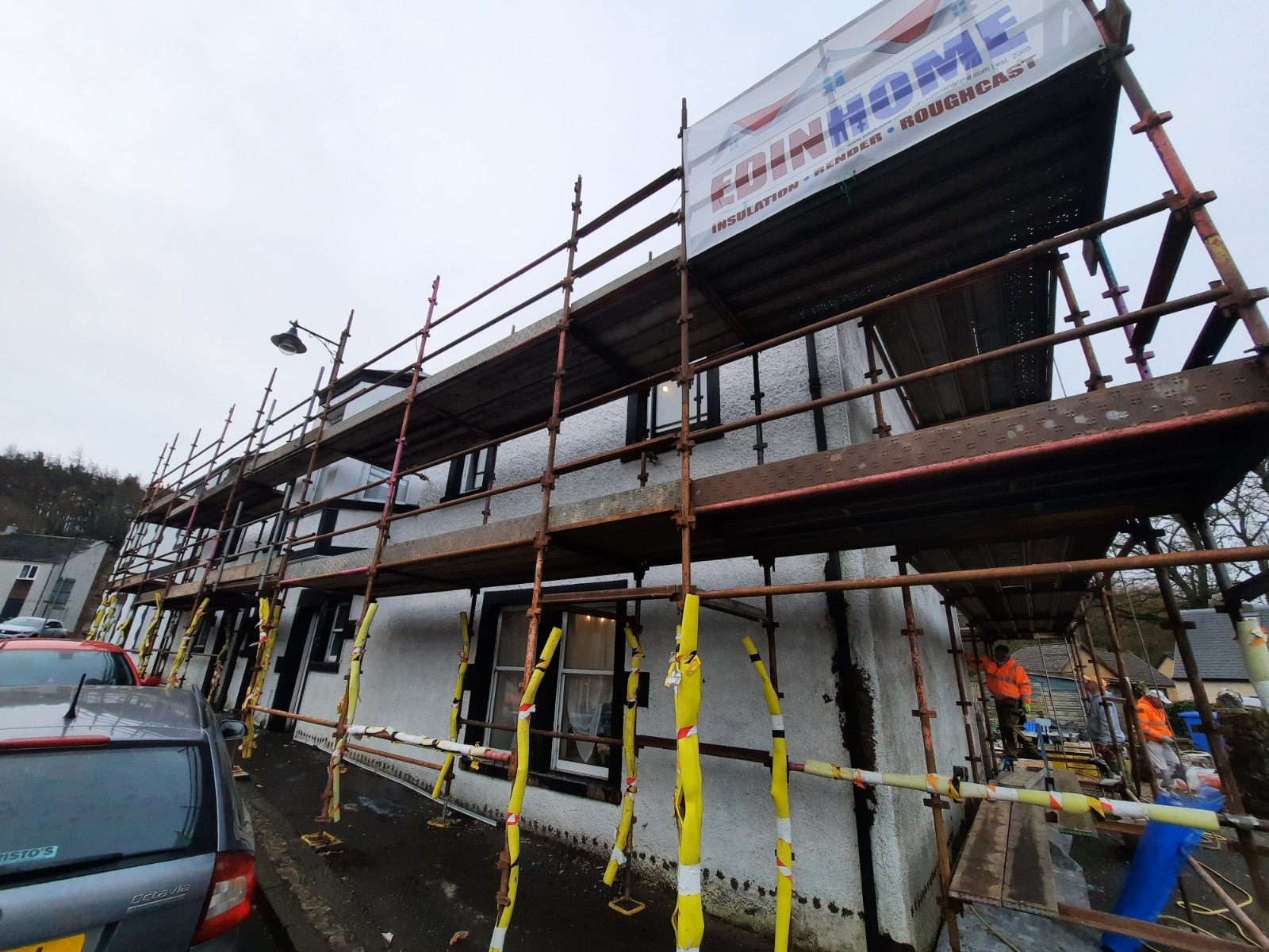 close-up scaffolding on house rendering Edinburgh site