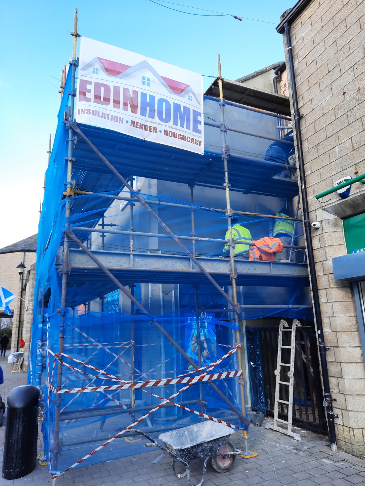 corner scaffolding project by roughcaster Edinburgh